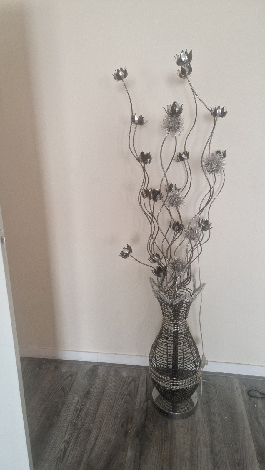 Decoratieve staande lamp met bloemmotief, Huis en Inrichting, Ophalen, Modern, Decoratief, Overige fittingen, Zo goed als nieuw