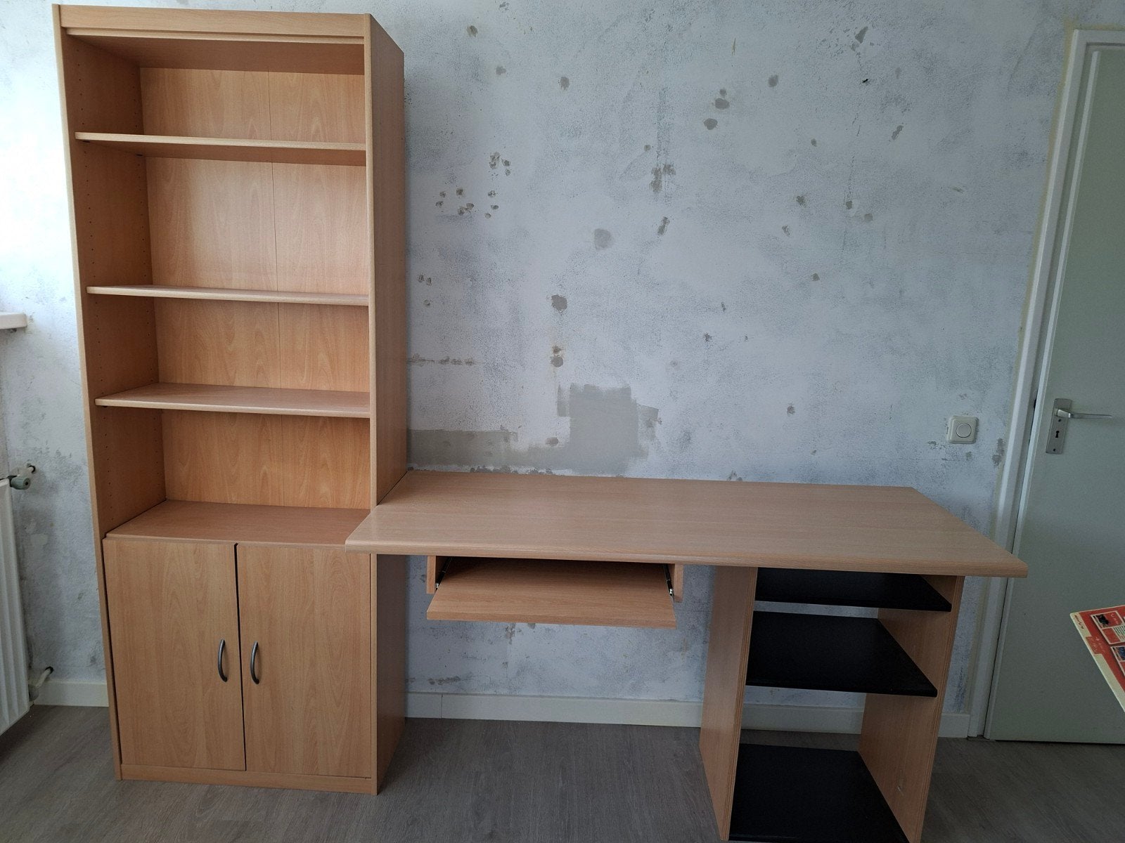 Kast met bureau combinatie - Ruimtebesparend, Ophalen, Opbergruimte, Gebruikt, Spaanplaat of MDF