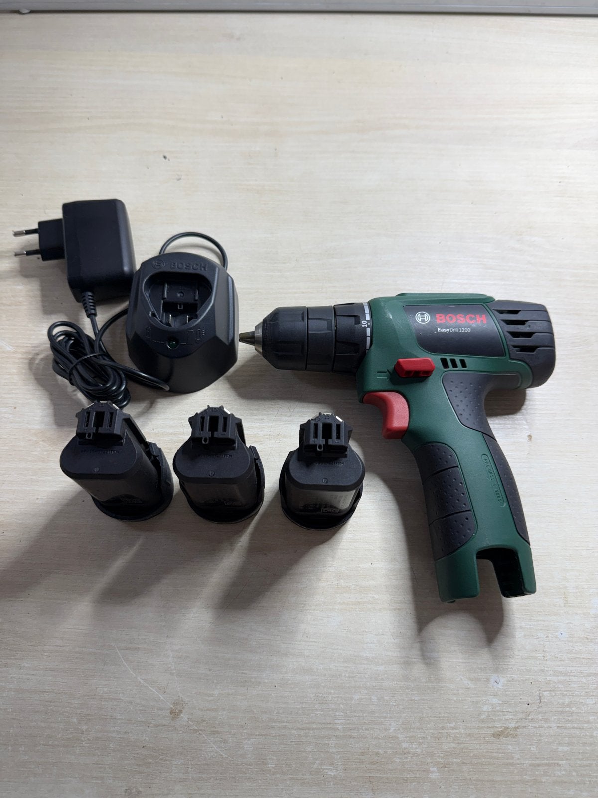 Bosch EasyDrill 1200 Accuboormachine met 3 Accu's, Gebruikt, Variabele snelheid, Ophalen of Verzenden, Boor- en Schroefmachine
