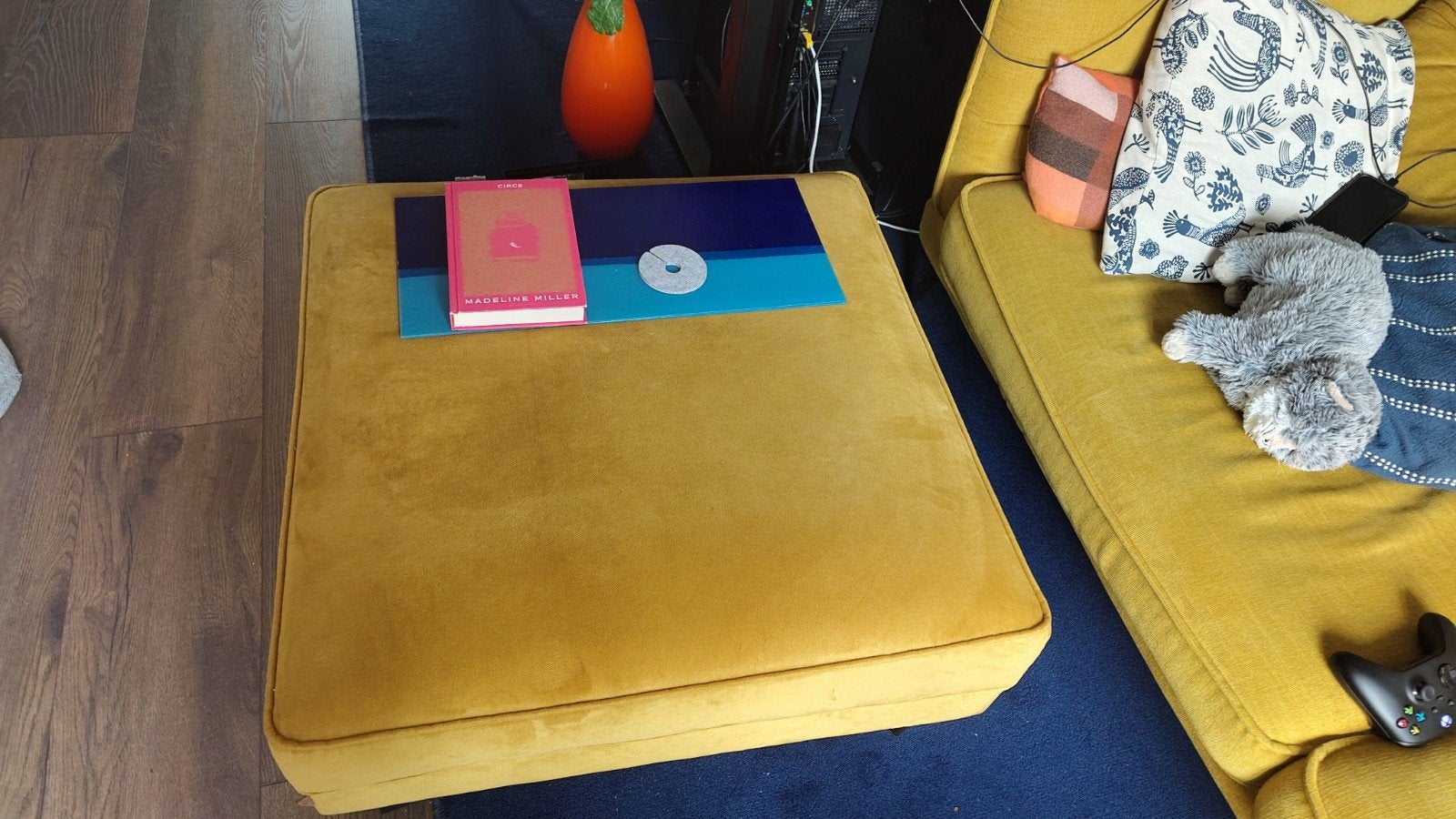 Okergele Hocker van Woood, Ophalen, Gebruikt, Vierkant, 75 tot 100 cm