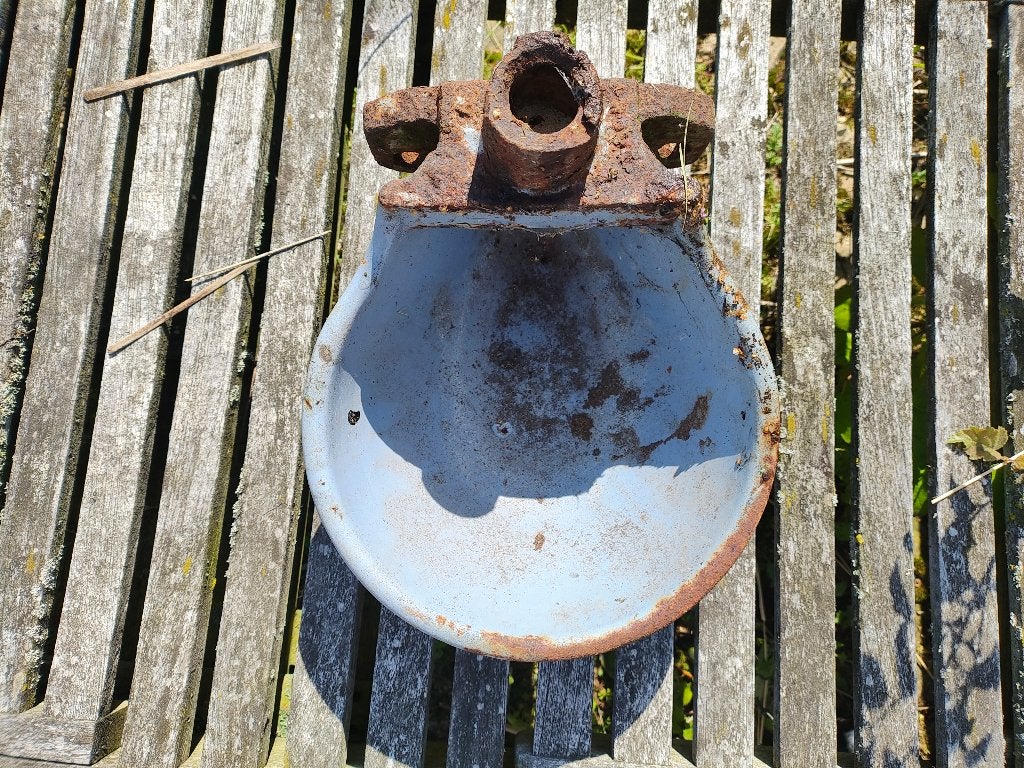 Oude koe drinkbakjes., Ophalen, Gebruikt, Rond, Metaal