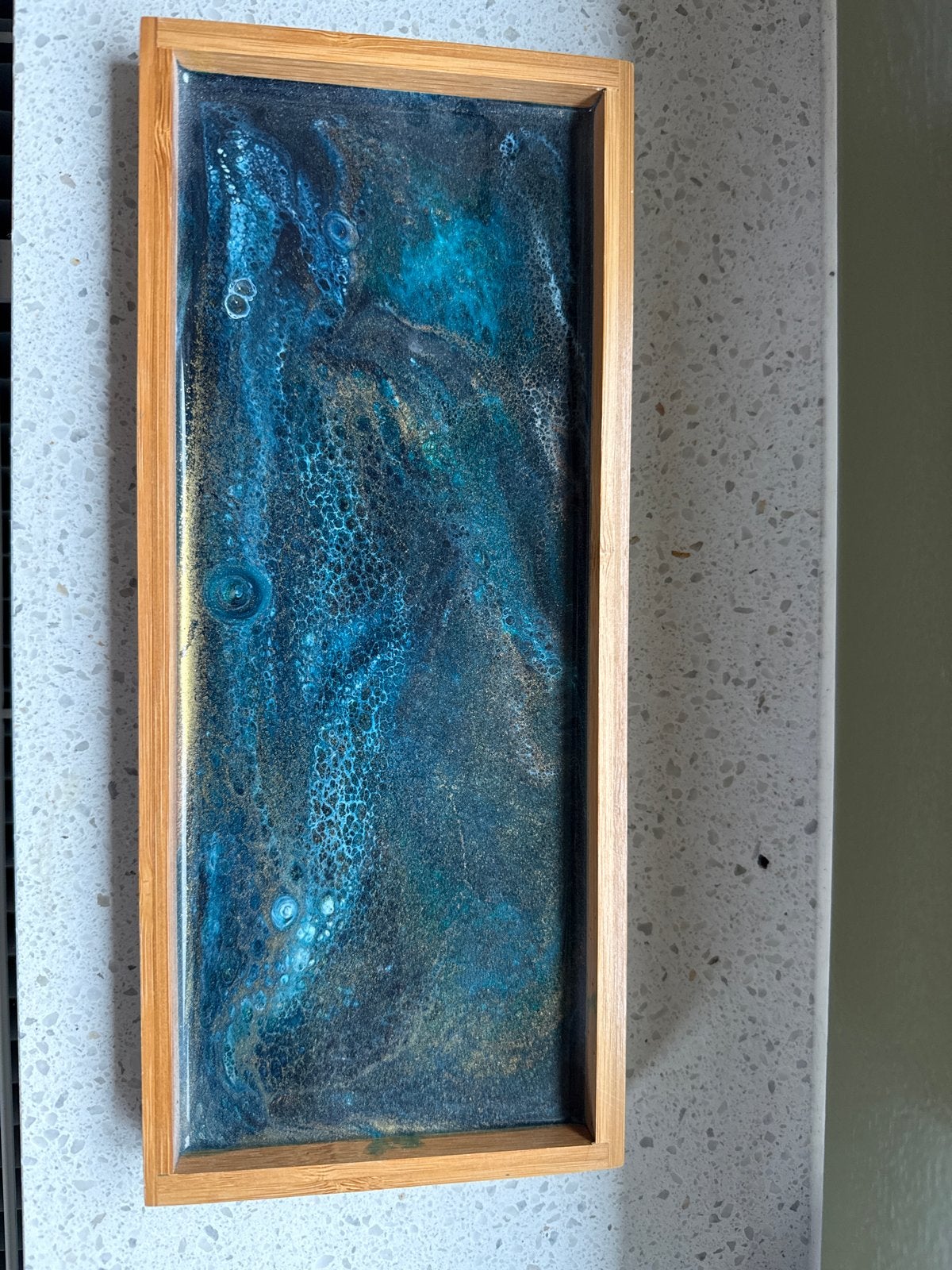 Bamboe dienblad met epoxy kunst - Blauw/Goud, Hout, Meerkleurig, Ophalen of Verzenden, Zo goed als nieuw