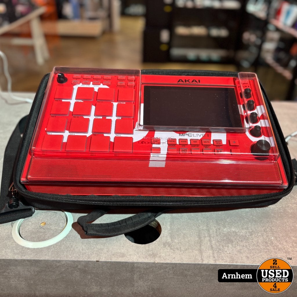 Akai MPC Live II Supreme Edition in Magma koffer, Akai, Zo goed als nieuw, Support@akai.com, Akai Professional
200 Scenic View Drive
Suite 201
Cumberland, RI 02864
United States