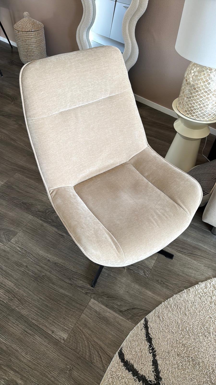 Mooie beige draaifauteuil van het merk Woood, Huis en Inrichting, Fauteuils, Ophalen, Zo goed als nieuw