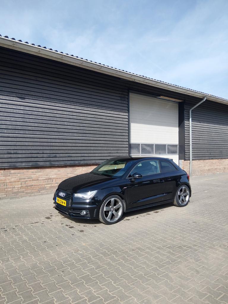 Audi A1 1.2 Tfsi 63KW 2013 Zwart, Voorwielaandrijving, Zwart, 4 cilinders, 4 stoelen