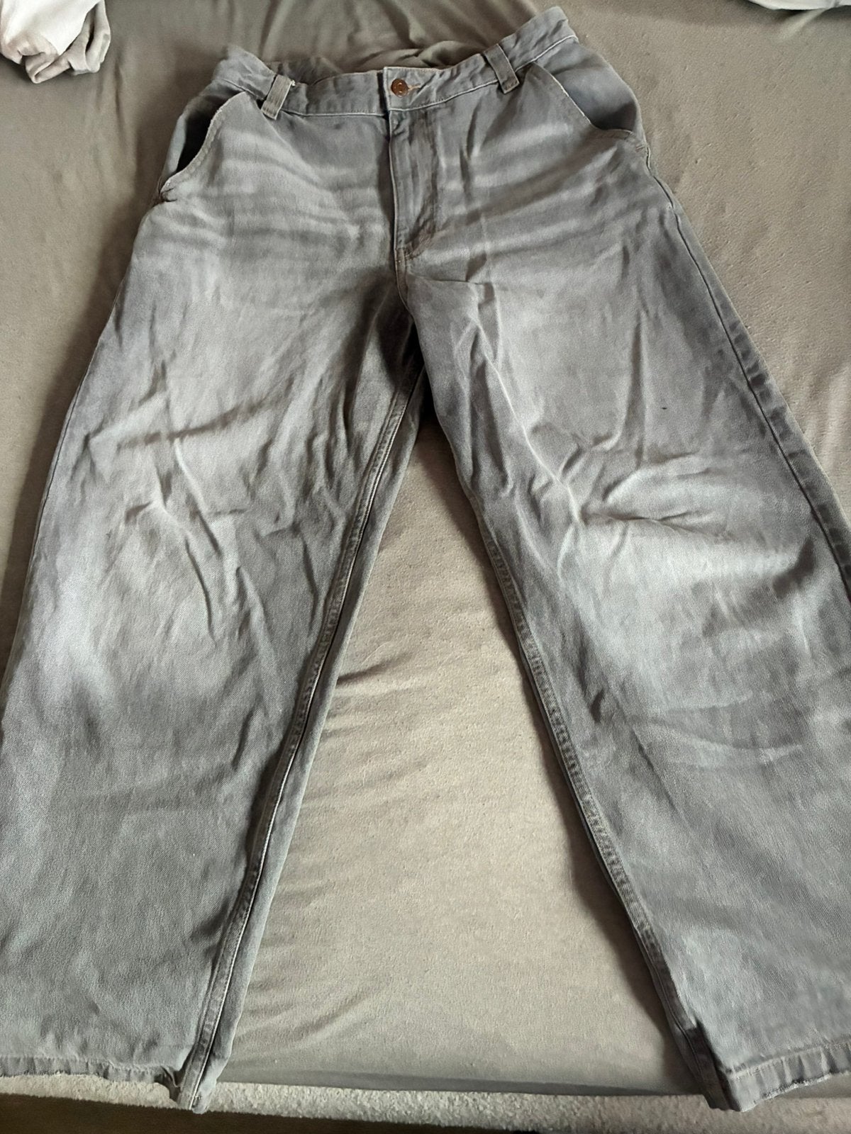 Bershka broek, Kleding | Dames, Spijkerbroeken en Jeans, Ophalen of Verzenden, Zo goed als nieuw, Grijs, W30 - W32 (confectie 38/40)