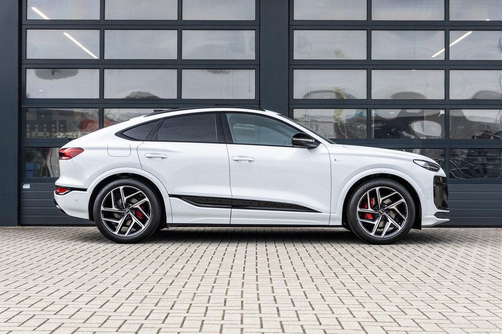 Audi Q6 Sportback e-tron 252pk S Edition 83 kWh | Panoramada, Auto's, Audi, Automaat, 12 maanden, Achterwielaandrijving, Zwart