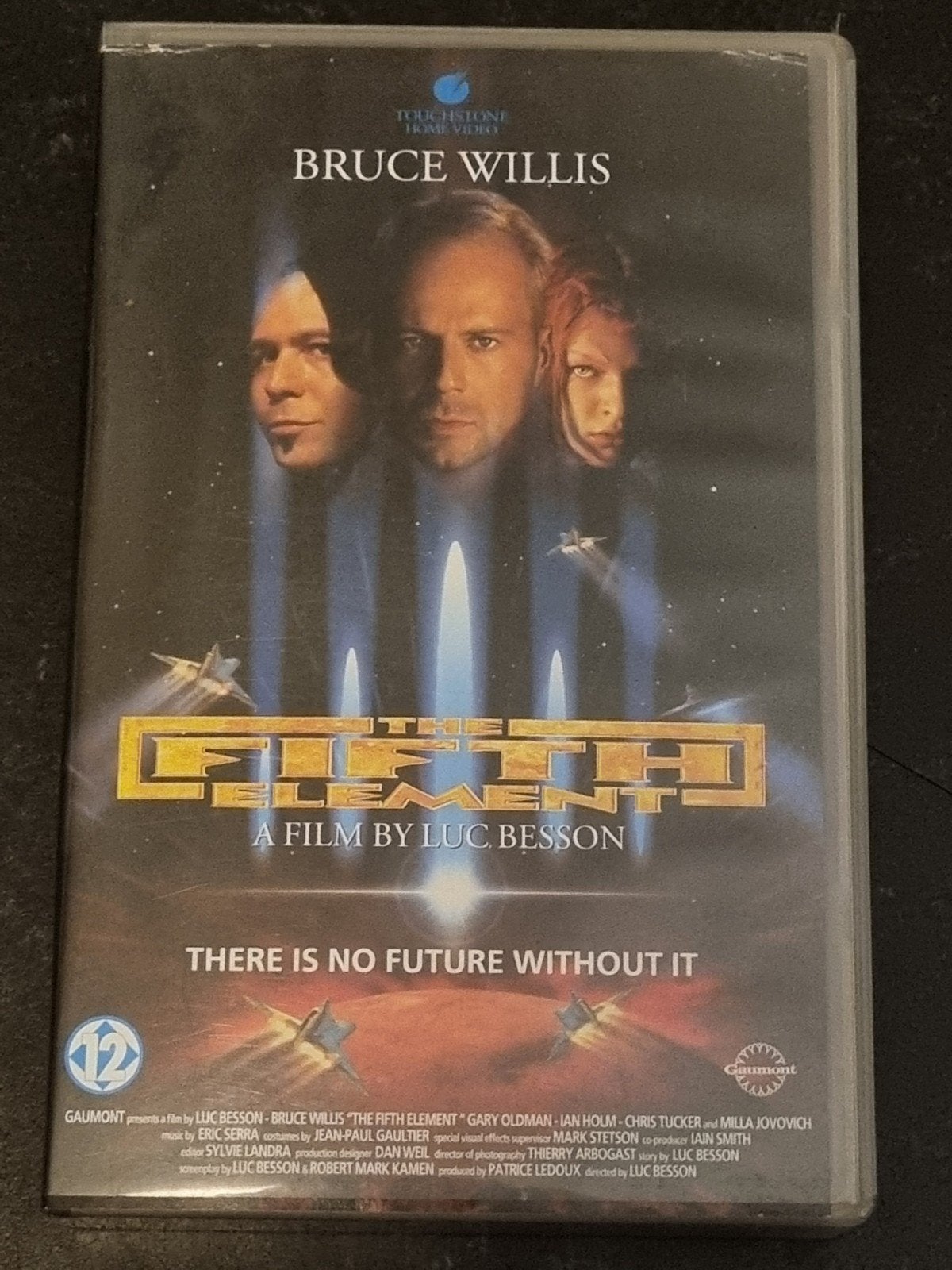 The Fifth Element VHS - Bruce Willis Sci-Fi Klassieker, Nederlands ondertiteld, Science Fiction en Fantasy, Ophalen of Verzenden