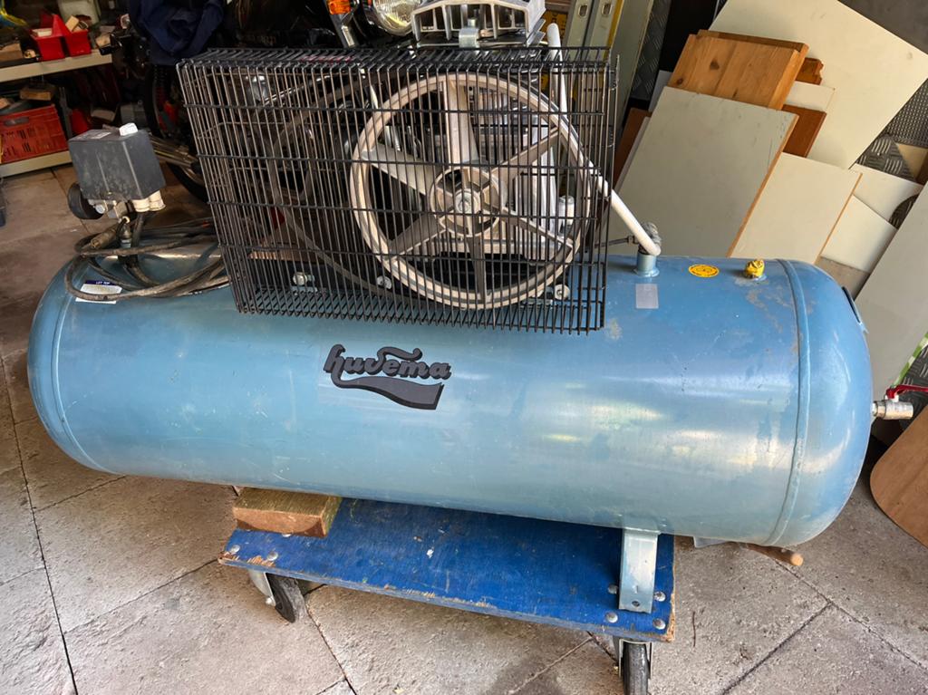Compressor Huvema ab 200-410, 100 liter of meer, Ophalen, Zo goed als nieuw, 400 tot 800 liter/min
