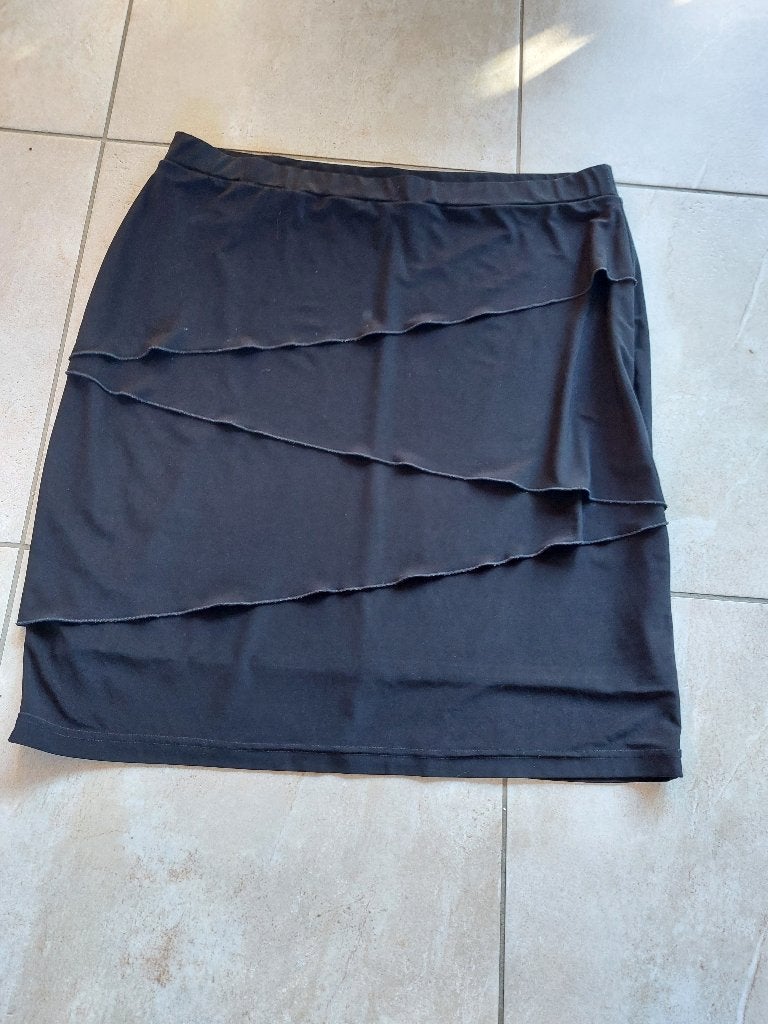 rok, zwart met banen mt. 48, merk Gina, taille omvang 100 cm, Kleding | Dames, Rokken, Zwart, Maat 46/48 (XL) of groter, Ophalen of Verzenden