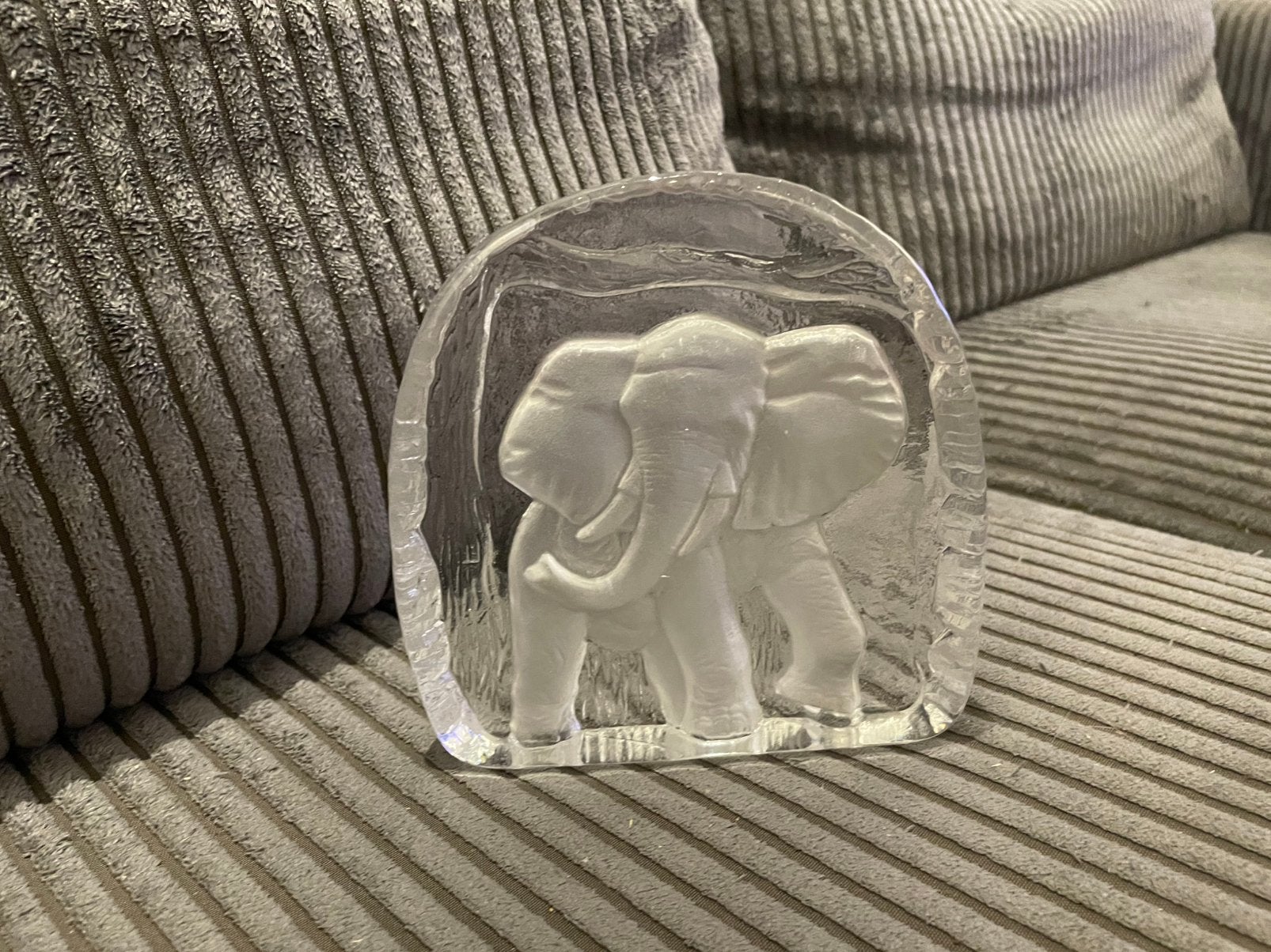 Mooi glas met olifant 13 cm x 13,5 cm, Antiek en Kunst, Antiek | Glas en Kristal, Ophalen of Verzenden