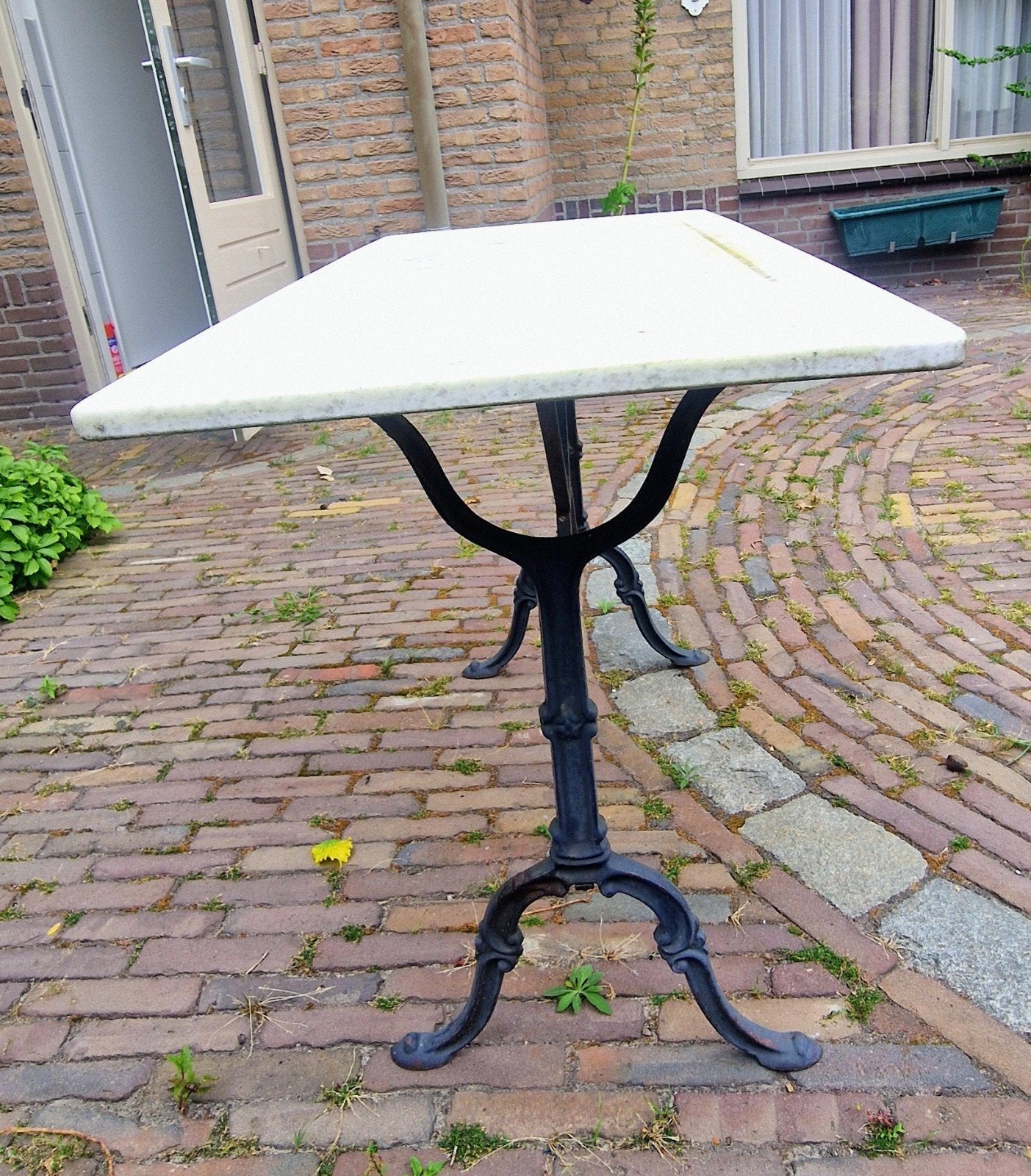 Tuintafel met zwaar onderstel en marmeren blad, Tuin en Terras, Ophalen of Verzenden, Gebruikt, Rechthoekig, Metaal