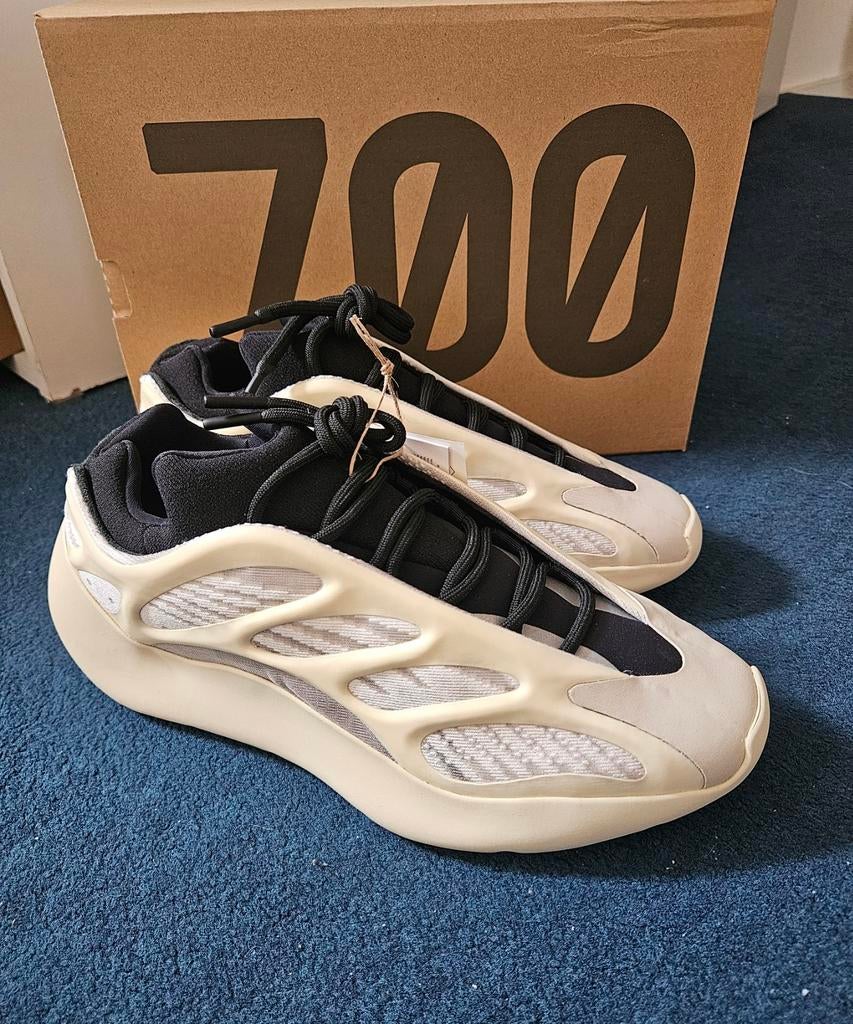 Yeezy 700 v3 Azael - maat 42, Kleding | Heren, Schoenen, Nieuw, Ophalen of Verzenden, Sneakers of Gympen, Adidas Yeezy