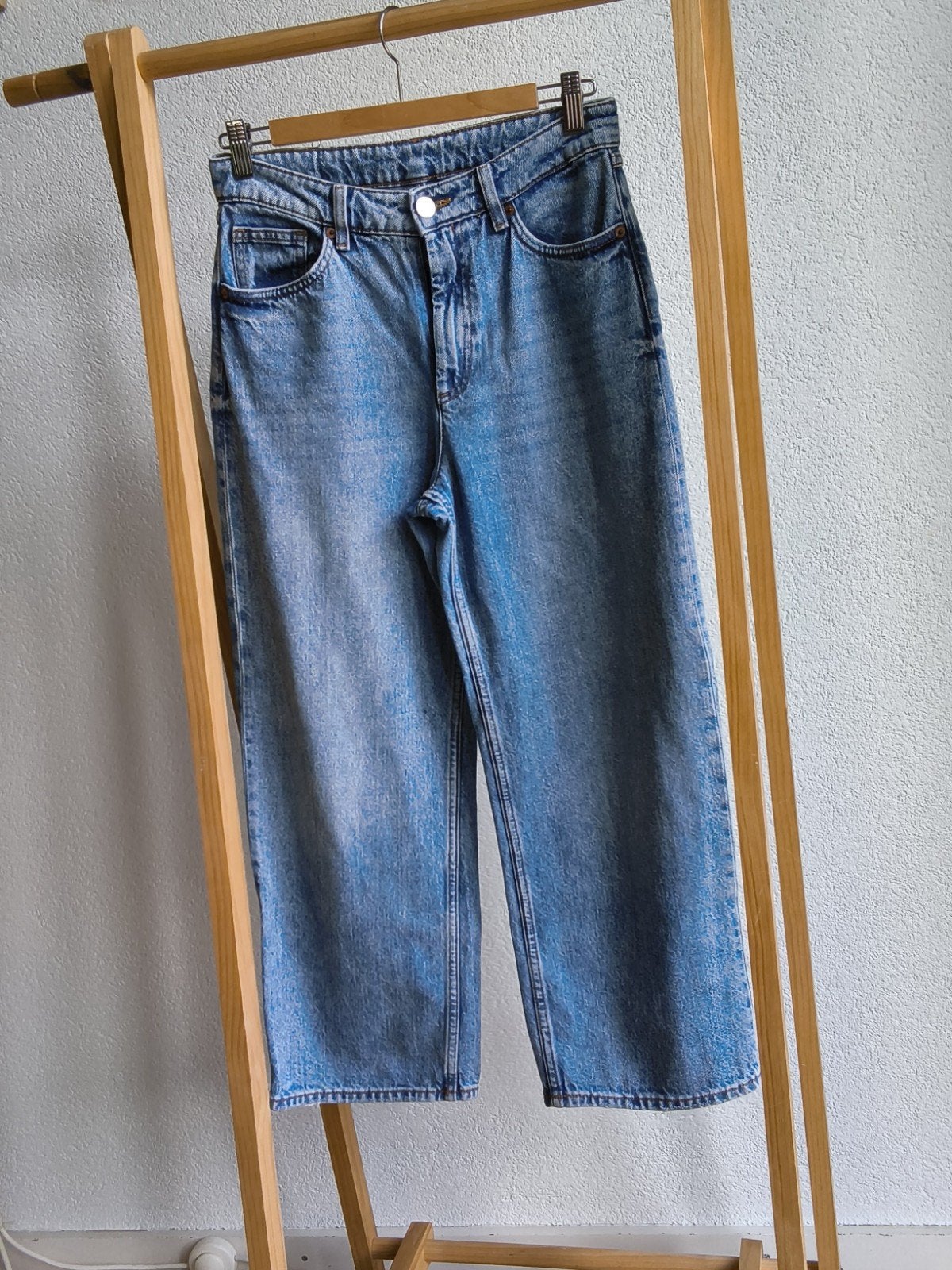 Monki jeans, maat W28, lichtblauw, Kleding | Dames, Spijkerbroeken en Jeans, Blauw, Ophalen of Verzenden, Zo goed als nieuw, Monki