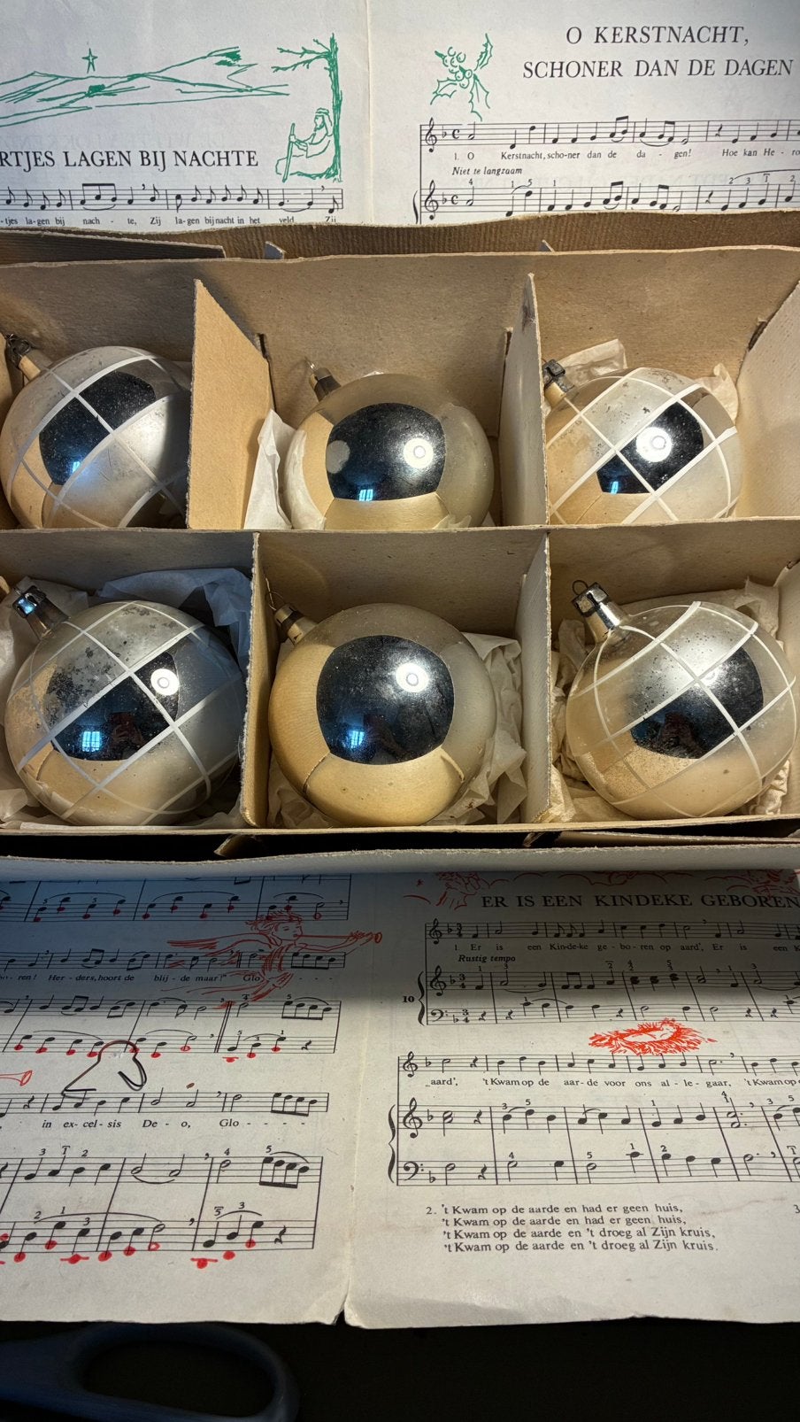 Doos oude kerstballen diam.8-9 cm van glas, Ophalen of Verzenden, Gebruikt