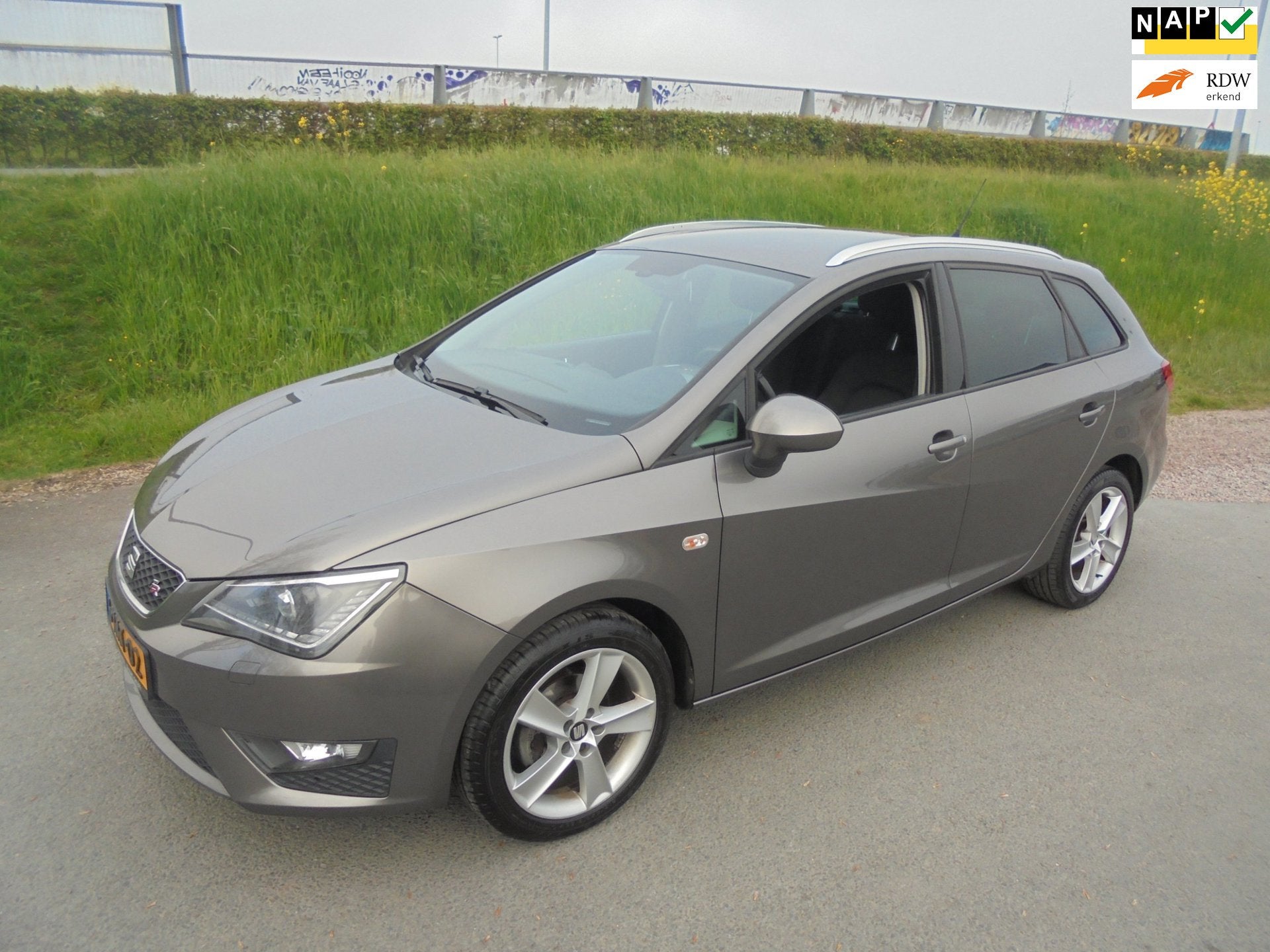 Seat Ibiza ST Seat ibiza 1.2 tsi FR airco ecc navigatie lmv, Auto's, Voorwielaandrijving, Euro 5, 4 cilinders, Ibiza