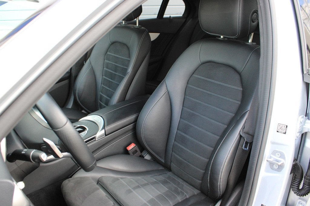 Mercedes-Benz C-Klasse 180 AMG 360 Graden | Virtual Cockpit, Leder en Stof, Sedan, 16 km/l, 5 stoelen