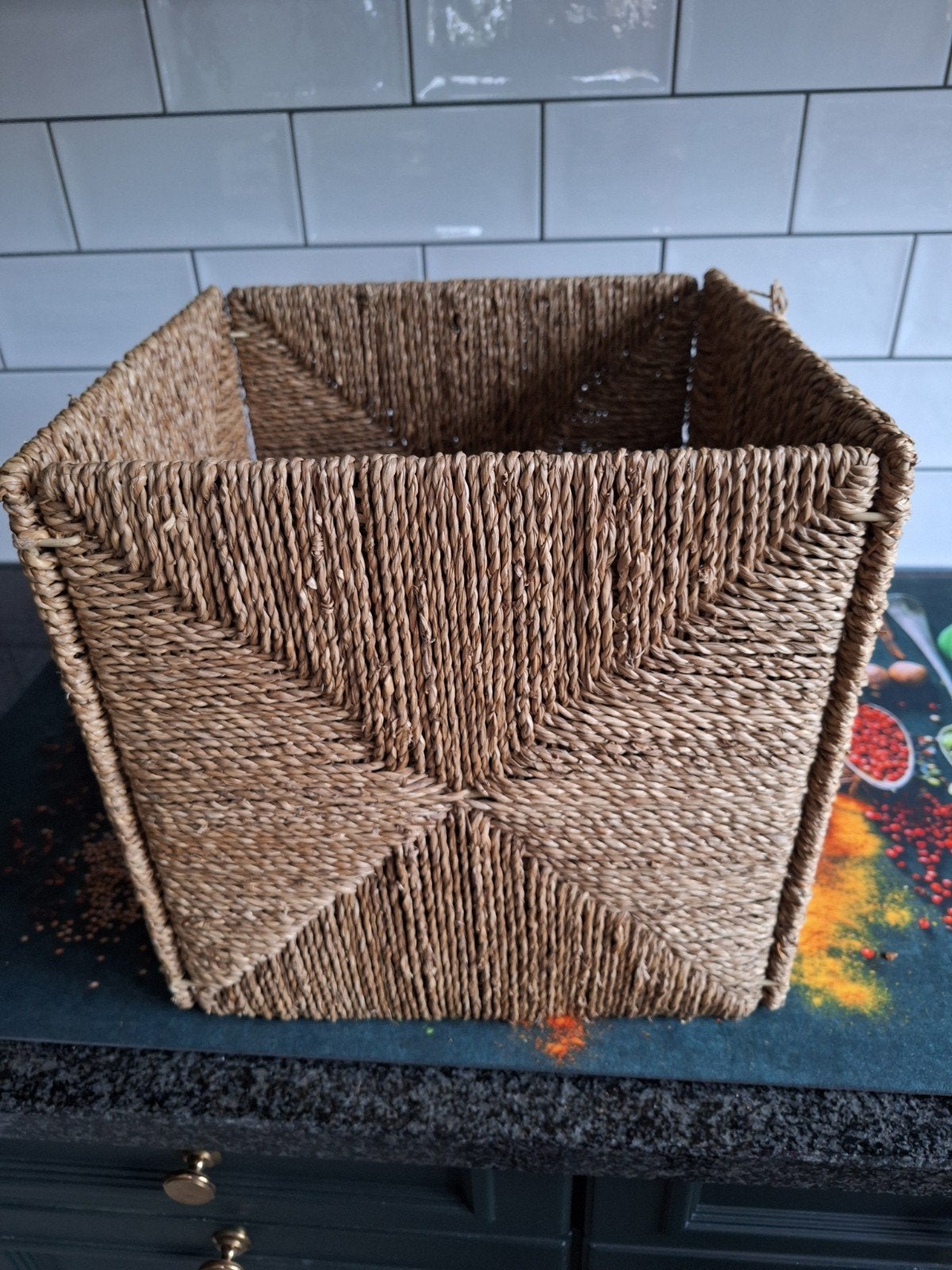 mooie mand, Huis en Inrichting, Woonaccessoires | Schalen en Manden, Ophalen of Verzenden, Zo goed als nieuw, Rond, Riet