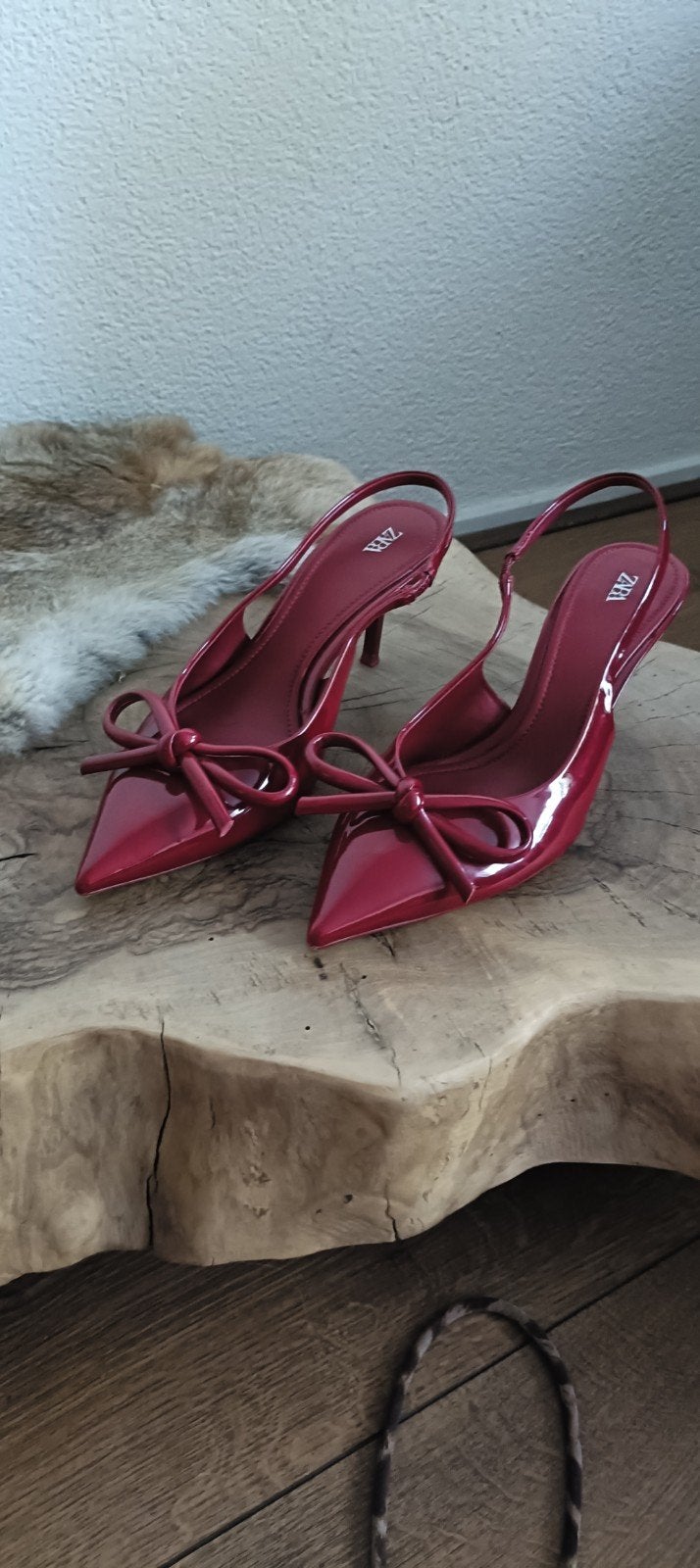 Zara rode pumps met strik - maat 40, Pumps, Zara, Ophalen of Verzenden, Gedragen