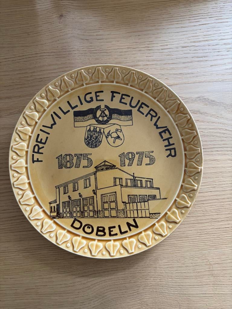 Verzamelbord Vrijwillige Brandweer Döbeln 1875-1975 DDR, Ophalen of Verzenden, Gebruikt