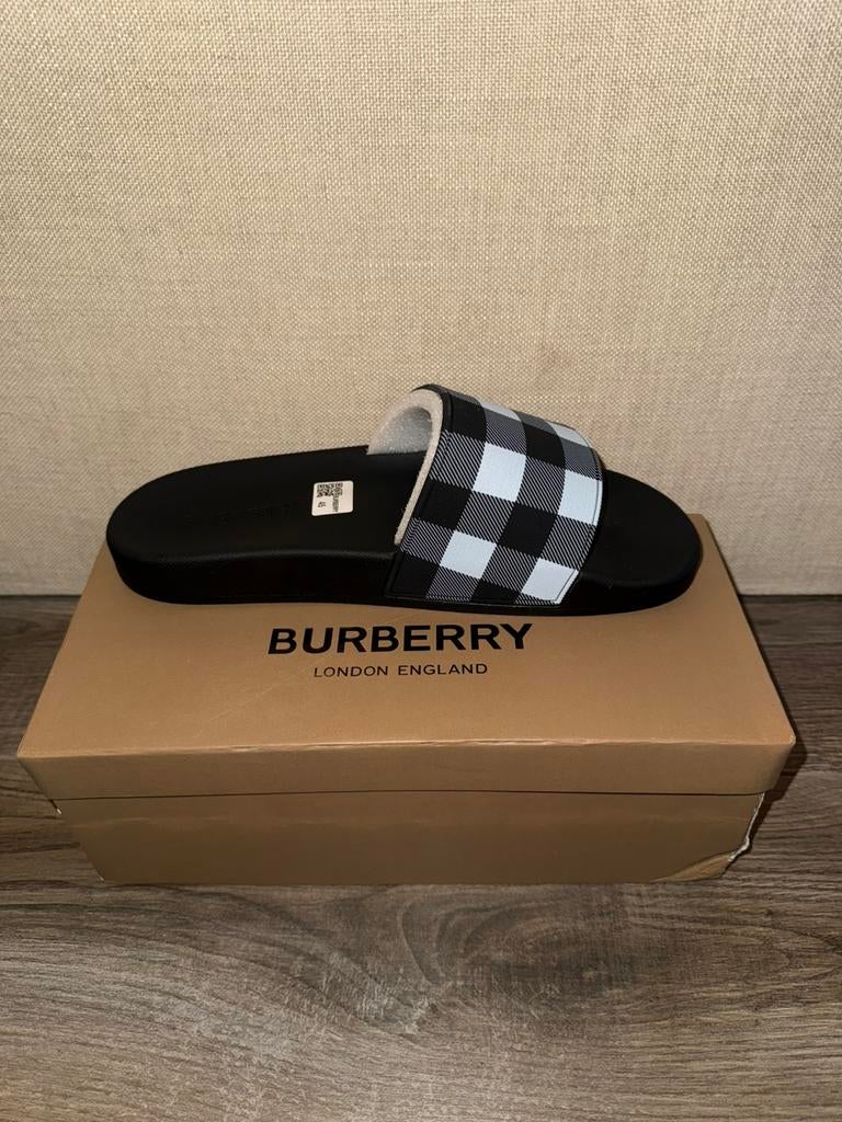 BURBERRY SLIPPERS HEREN MAAT 45, Verzenden, Zo goed als nieuw