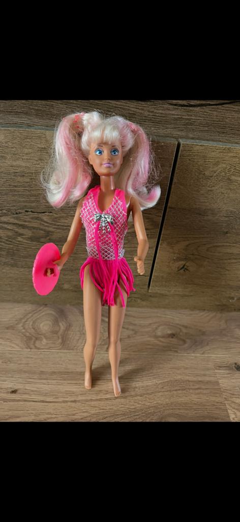 Barbie met outfit, Ophalen of Verzenden, Zo goed als nieuw, Barbie