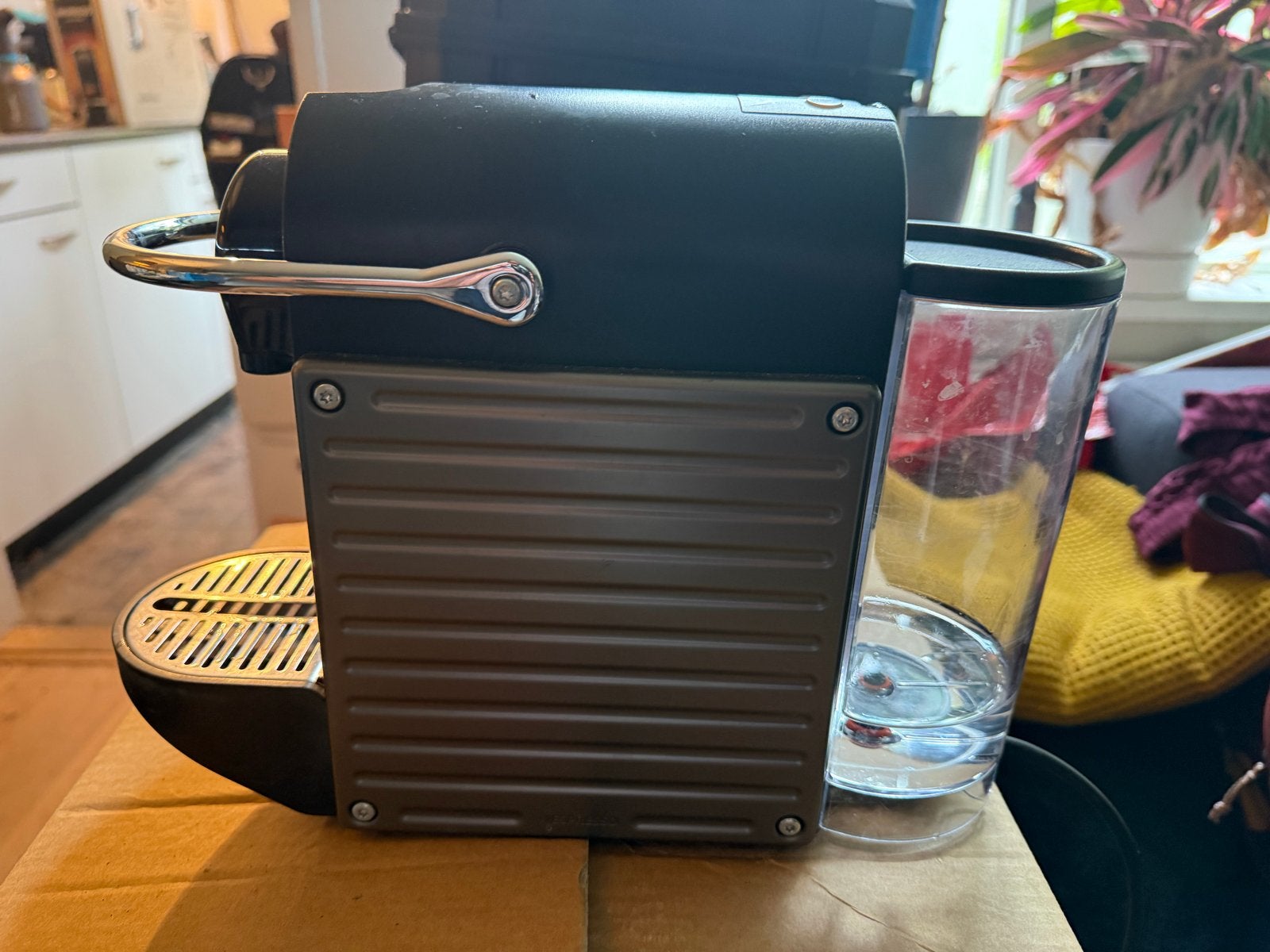 Nespresso Krups Pixie Titan koffiemachine z.g.a.n., Espresso apparaat, Ophalen of Verzenden, Zo goed als nieuw, 1 kopje