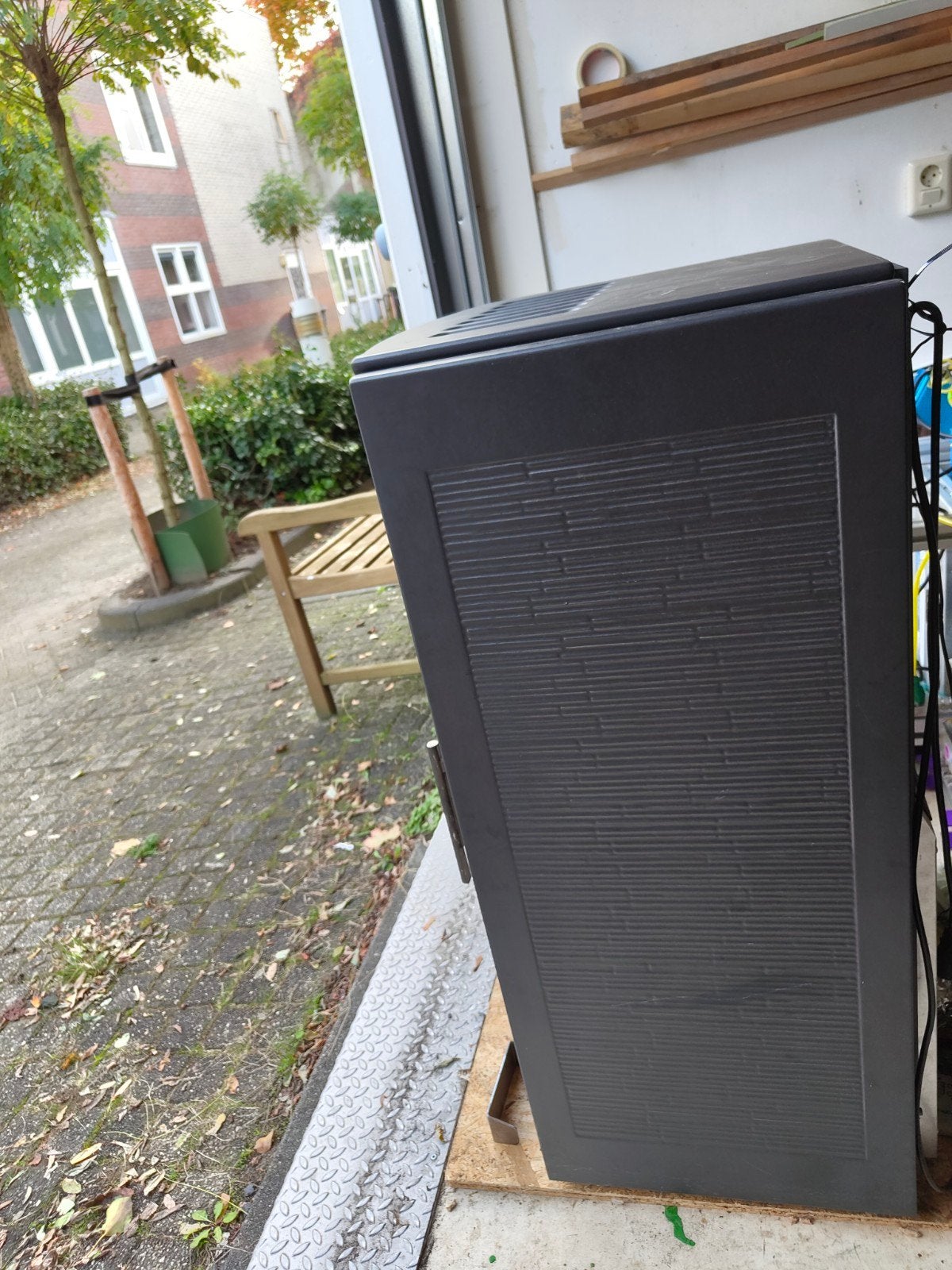 Foto 2 van Piazetta P958 pelletkachel - 8.6 kW, werkend weggezet