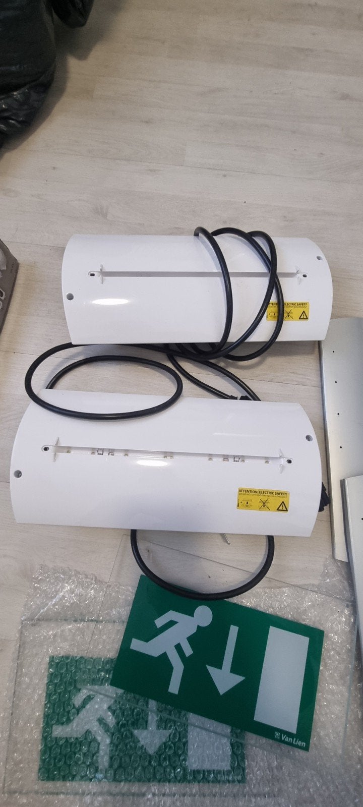 VanLien Noodverlichting / Vluchtwegverlichting (2 stuks), Ophalen of Verzenden, Gebruikt, Overige typen