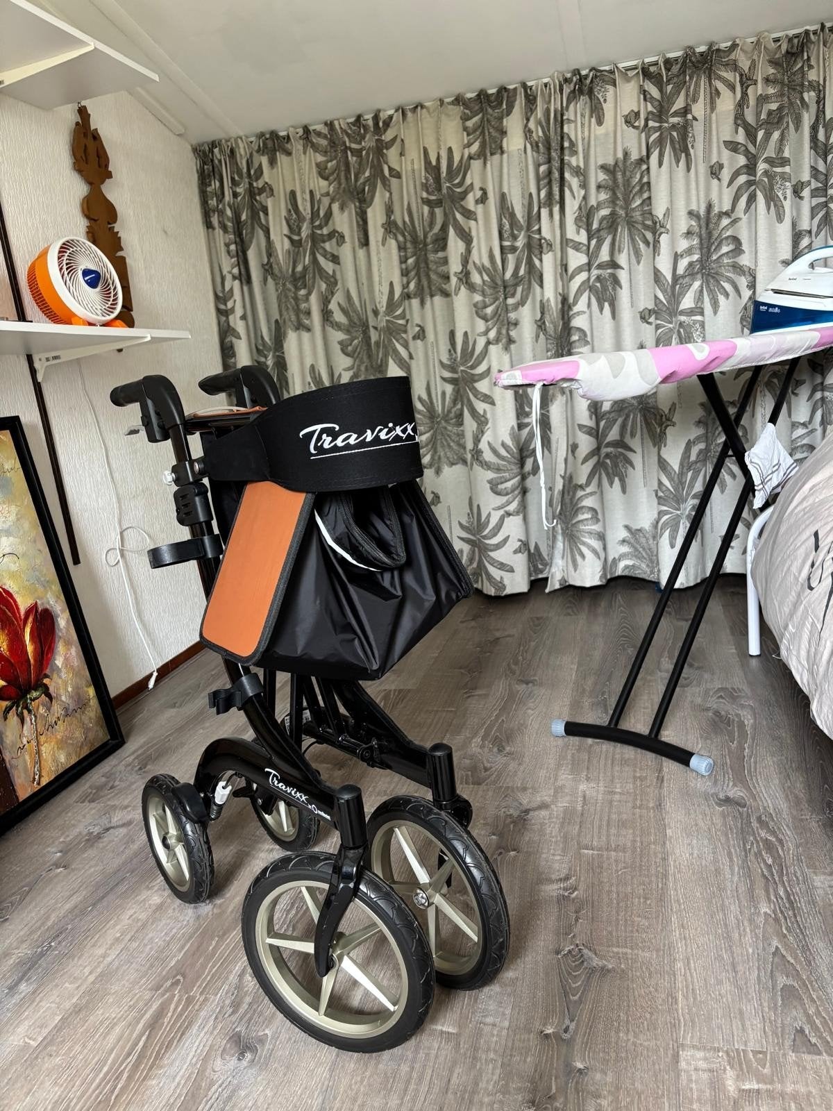 Rollator  travis  van medipoint half jaar oud en bijna niet, Ophalen, Zo goed als nieuw