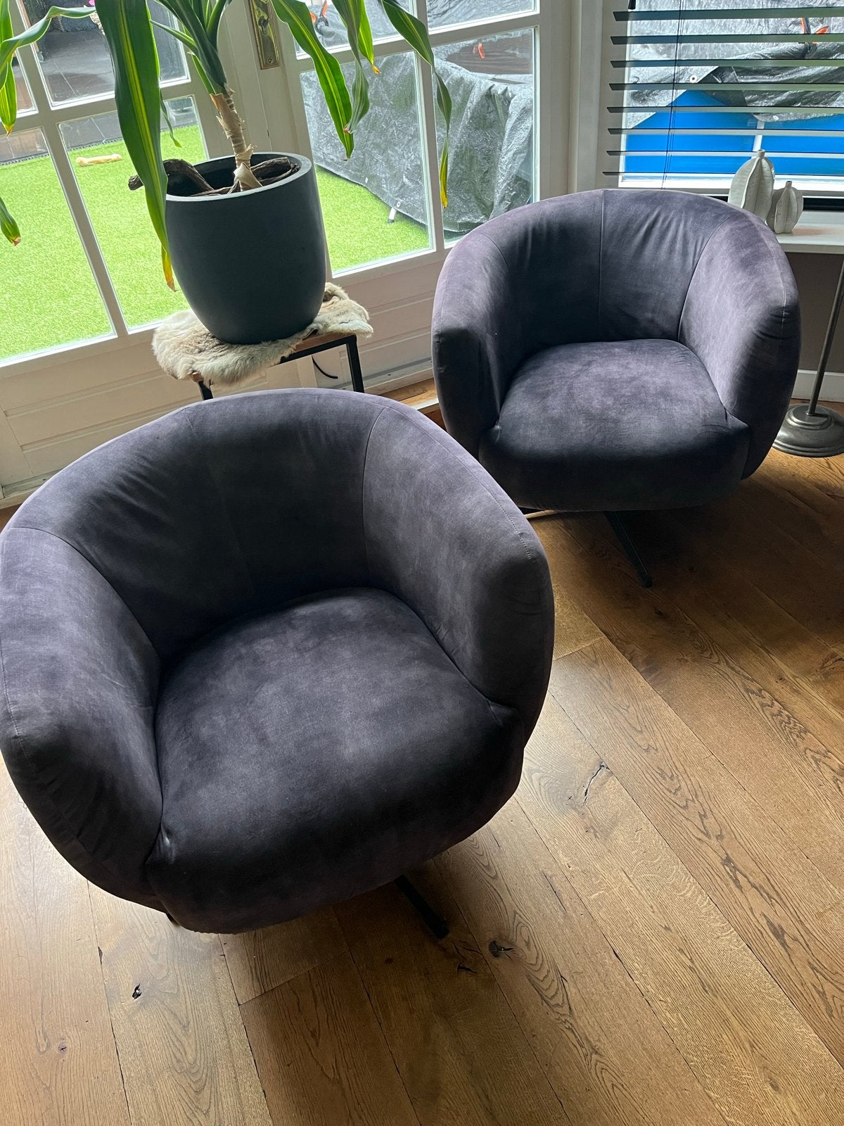 Twee comfortabele draaibare fauteuils in grijstint, Ophalen, Twee, Overige kleuren, Zo goed als nieuw