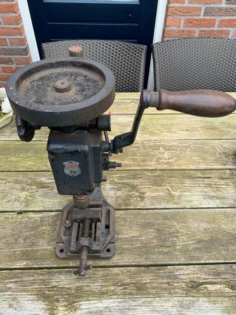 oud gereedschap hand kolomboormachine IXION, Ophalen of Verzenden