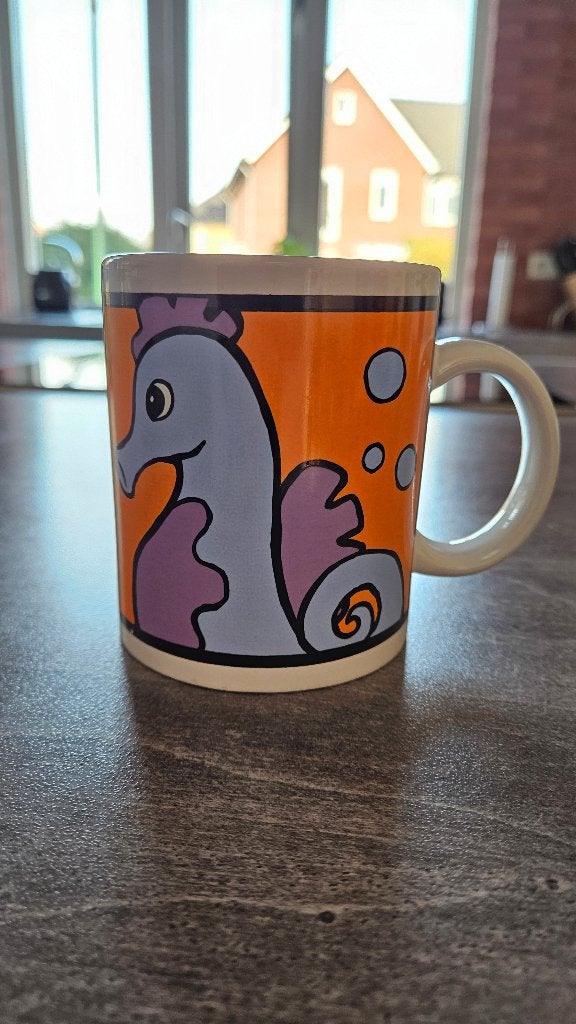 Mok met zeepaardje, Zo goed als nieuw, Overige stijlen, Aardewerk, Mok