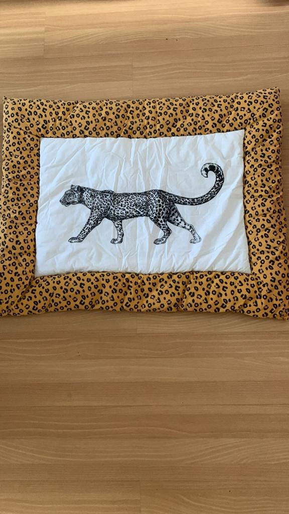 Boxkleed met panterprint, okergeel en wit (90x80 cm), Ophalen of Verzenden, Zo goed als nieuw