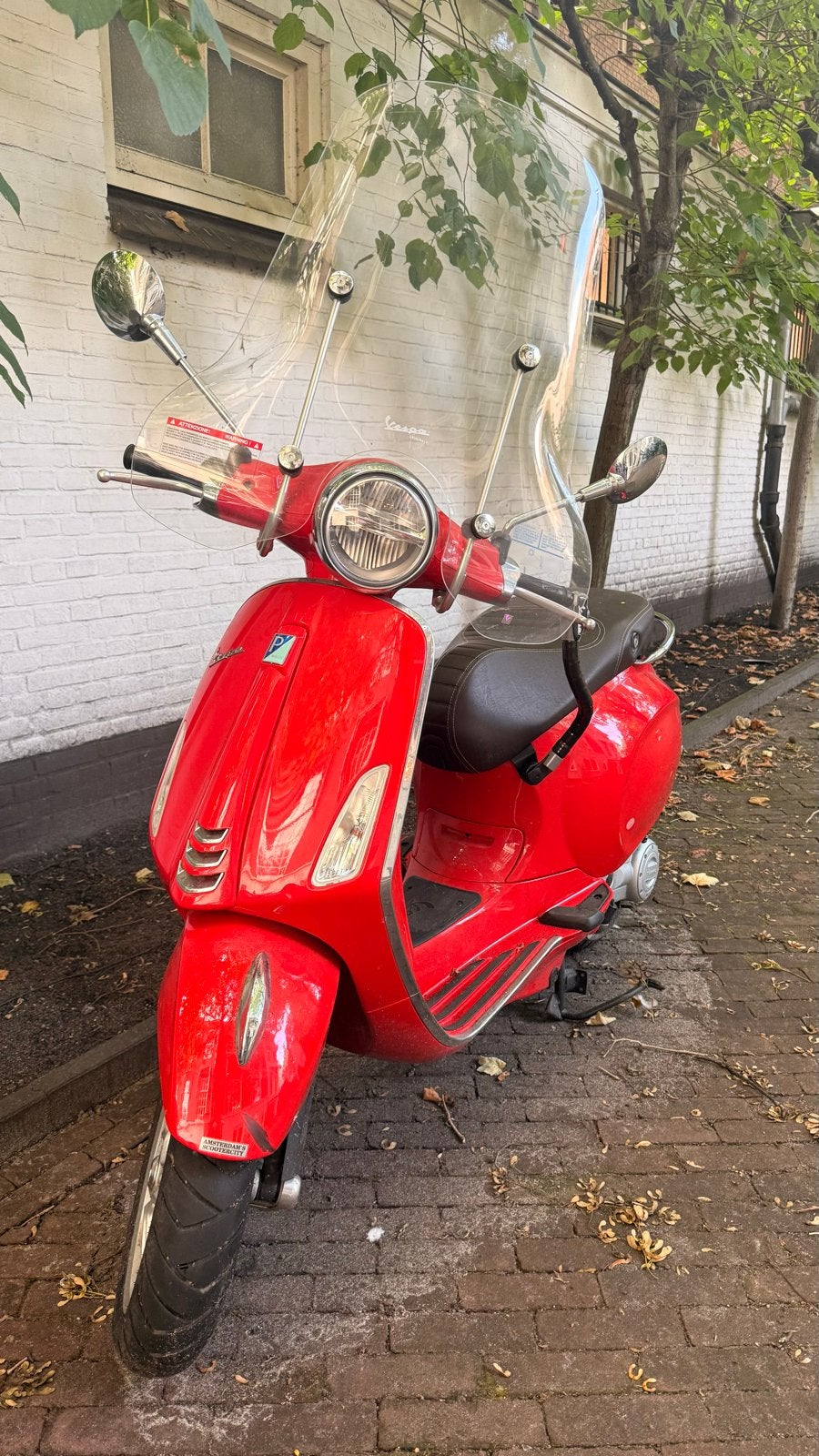 Vespa Primavera E4 2018 Rood - Incl. accessoires, Overige modellen, Maximaal 45 km/u, Ophalen of Verzenden, Zo goed als nieuw