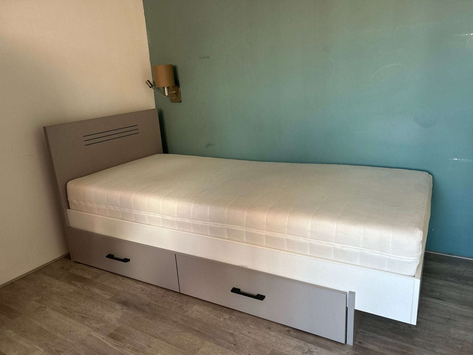Bed met matras en opbergruimte, 90x200 cm, Ophalen, Zo goed als nieuw, Twijfelaar, 120 cm