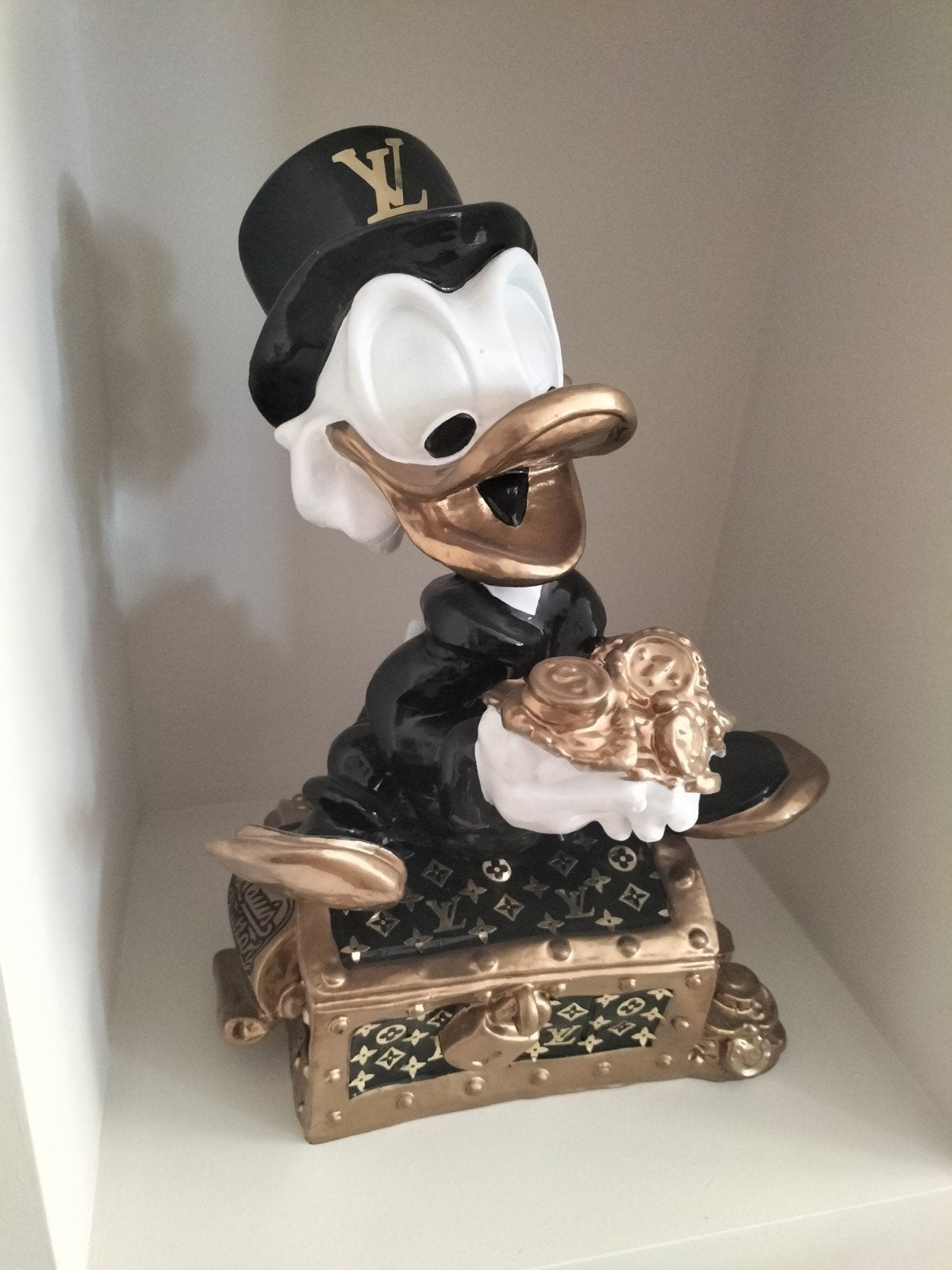 Dagobert Duck Louis Vuitton stijl beeld, Ophalen, Zo goed als nieuw