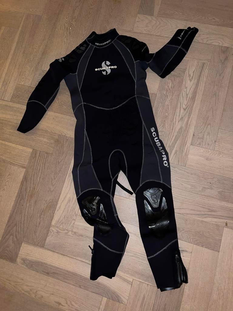 Diverse duikspullen oa. Duikkoffer, Wetsuit, regulator, etc, Ophalen, Gebruikt, Trimvest of Wing