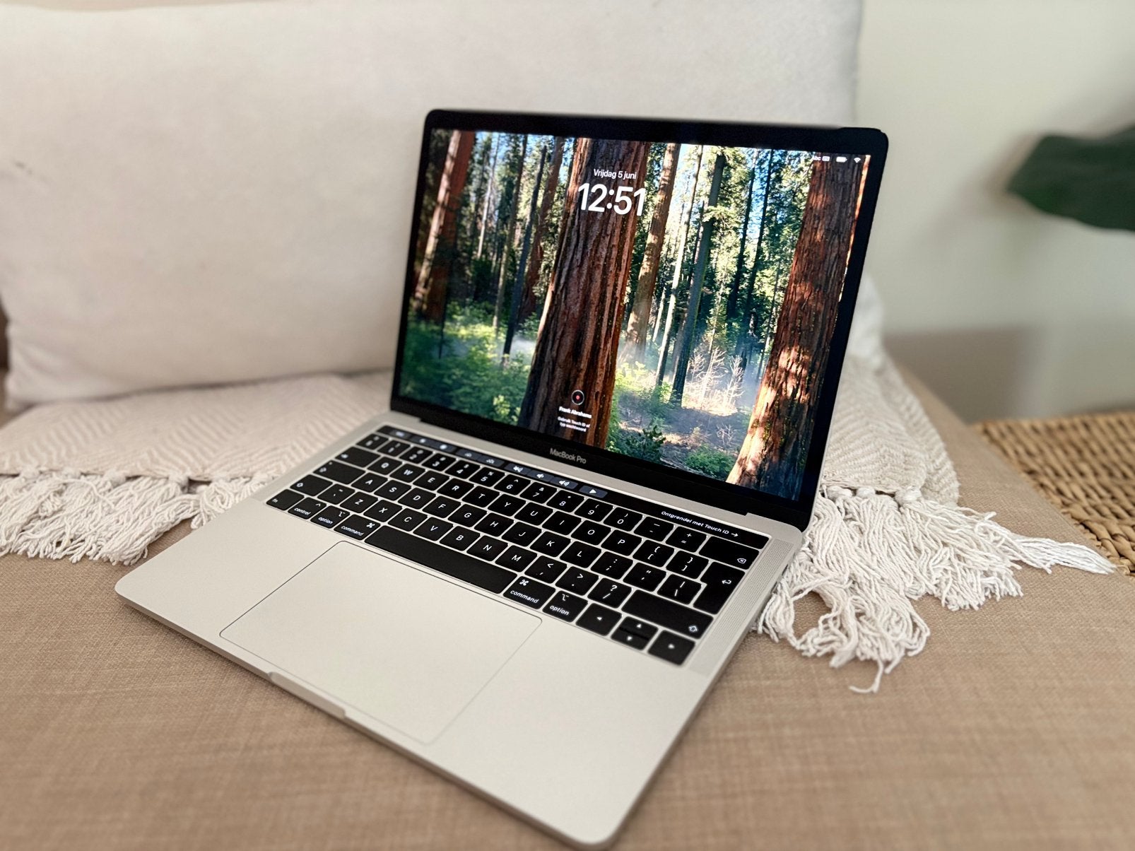 Macbook pro 2019 13 inch, Computers en Software, 256 GB, 2 tot 3 Ghz, Qwerty, 8 GB