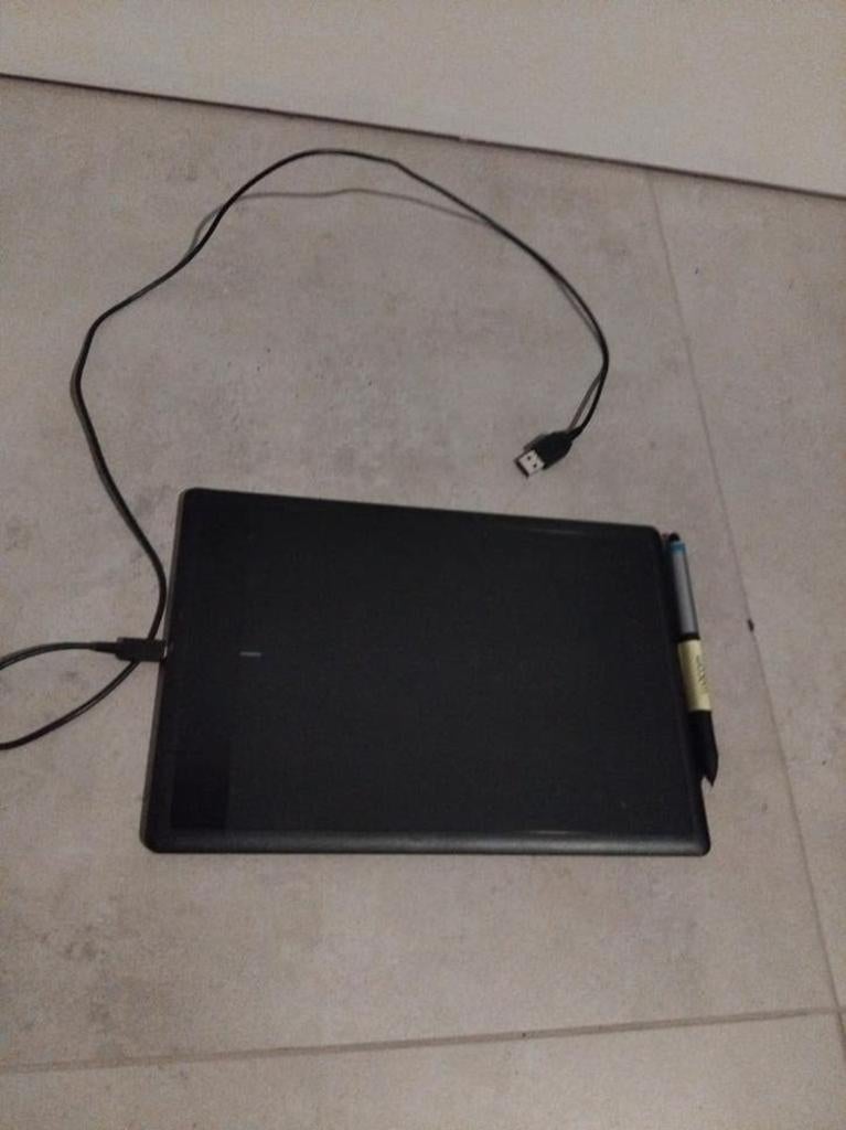 Wacom tekentablet one by wacom CTL-671 met pen en kabel

Pri, Computers en Software, Ophalen of Verzenden