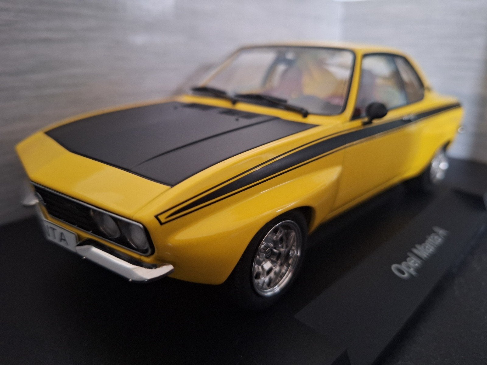 Opel Manta A 1974 Schaal 1:18, Hobby en Vrije tijd, Modelauto's | 1:18, Overige merken, MCG, Nieuw, Ophalen of Verzenden