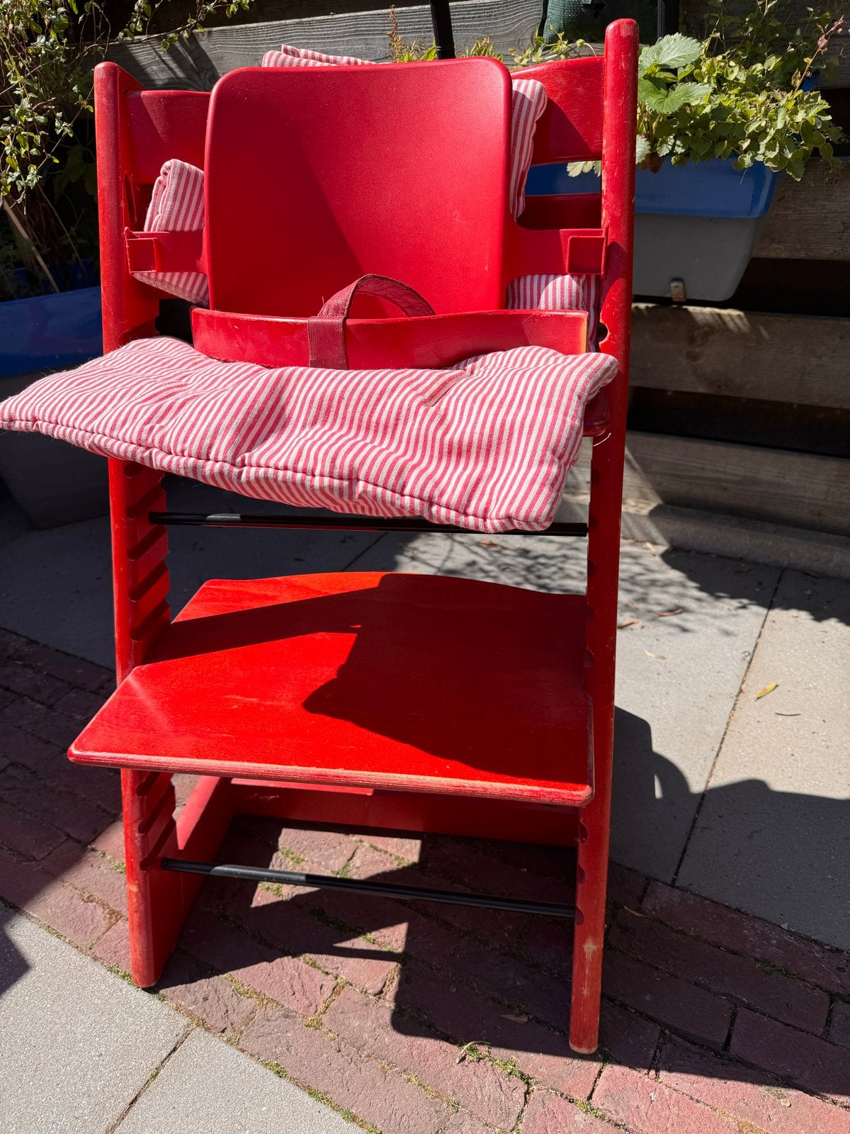 2 rode Tripp Trapp kinderstoelen, Ophalen, Gebruikt, Meegroeistoel, Aanschuifbaar