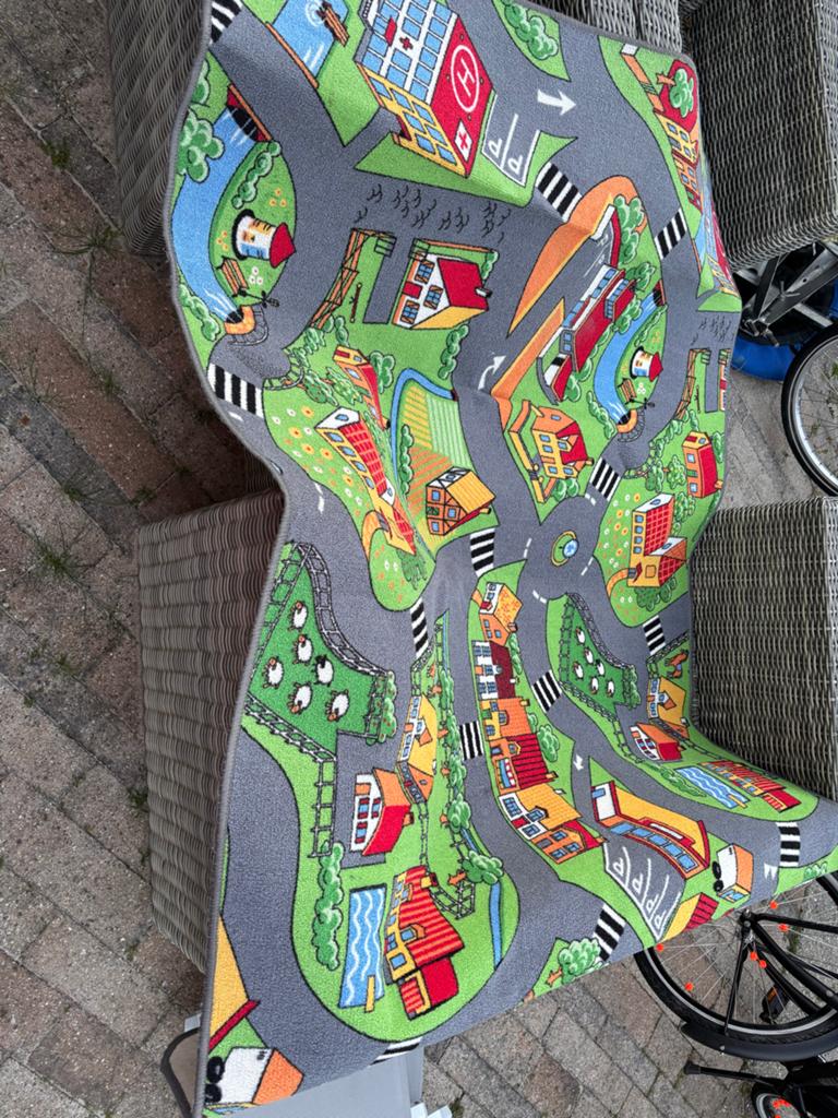 Groot speelkleed met wegen en gebouwen, dier/rookvrij, Ophalen, Zo goed als nieuw