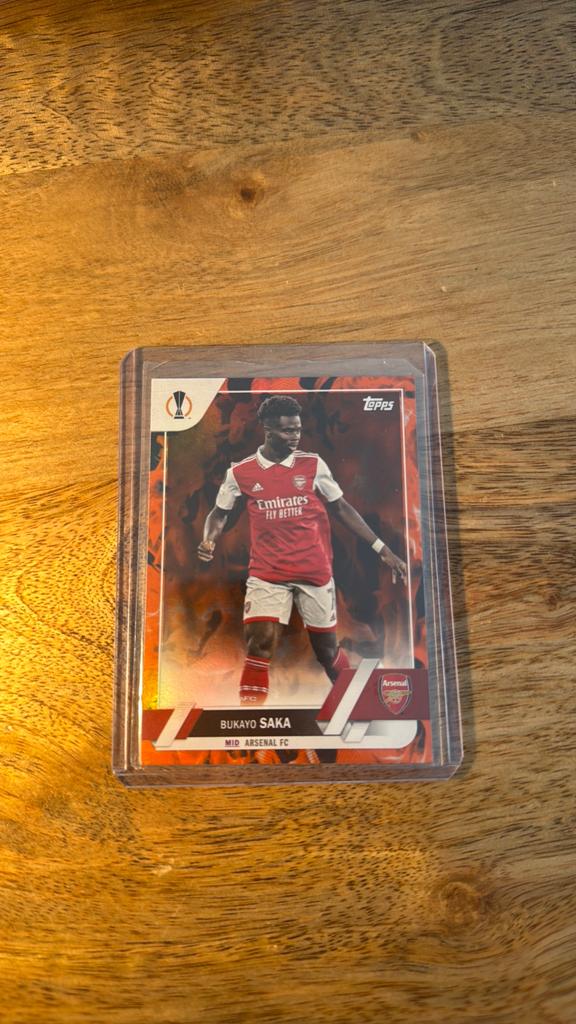 Bukayo Saka Inferno Topps Flagship 2023, Hobby en Vrije tijd, Stickers en Plaatjes, Ophalen of Verzenden, Nieuw, Plaatje