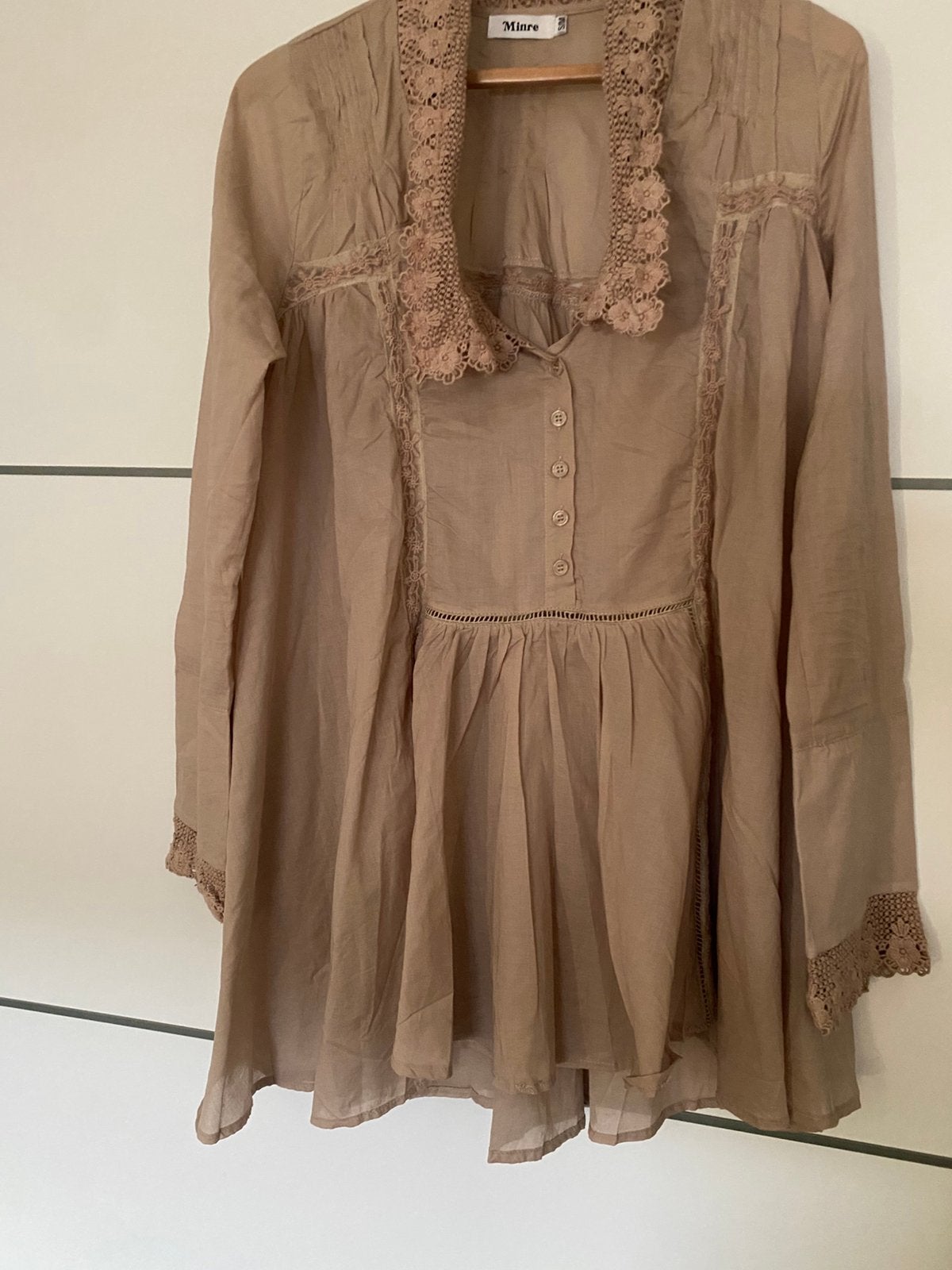 Jurk Minre met onderjurk, Ophalen of Verzenden, Zo goed als nieuw, Beige, Onder de knie