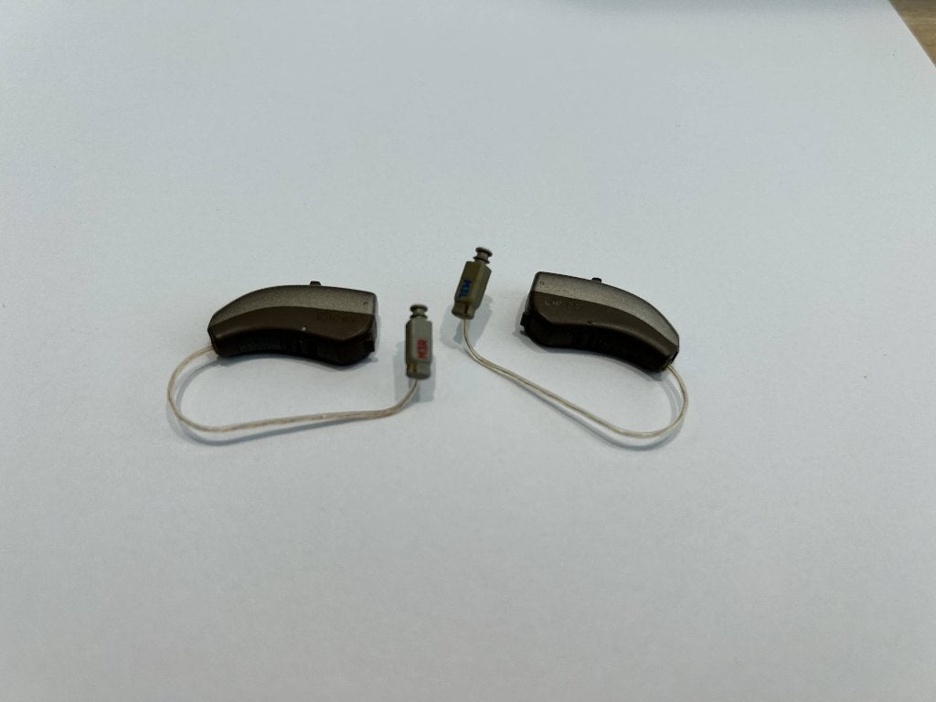 Gehoorapparaat 2 stuks en GRATIS batterijen, Verzenden, Gebruikt