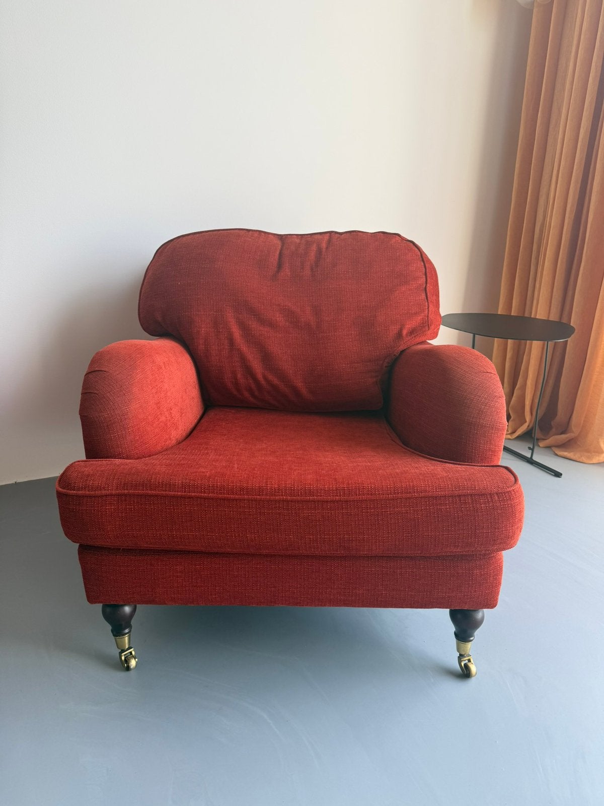 comfortabele fauteuil in een warme rood-oranje kleur,, Huis en Inrichting, Fauteuils, Ophalen, Gebruikt, 125 tot 150 cm, 75 tot 100 cm