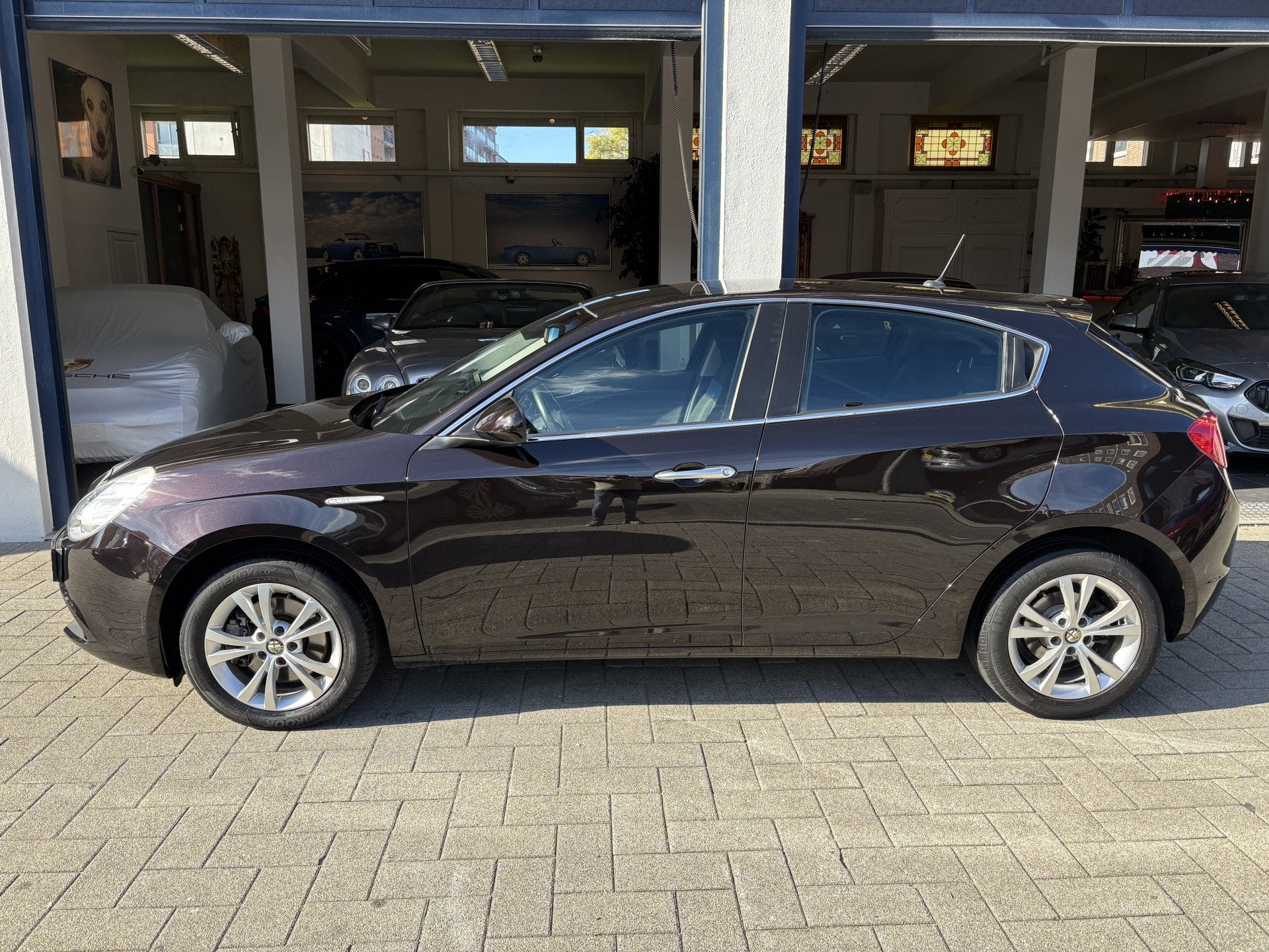 Alfa Romeo Giulietta 1.4 T Distinctive AUTOMAAT/CLIMA/CRUISE, 4 cilinders, Zwart, Origineel Nederlands, Bedrijf