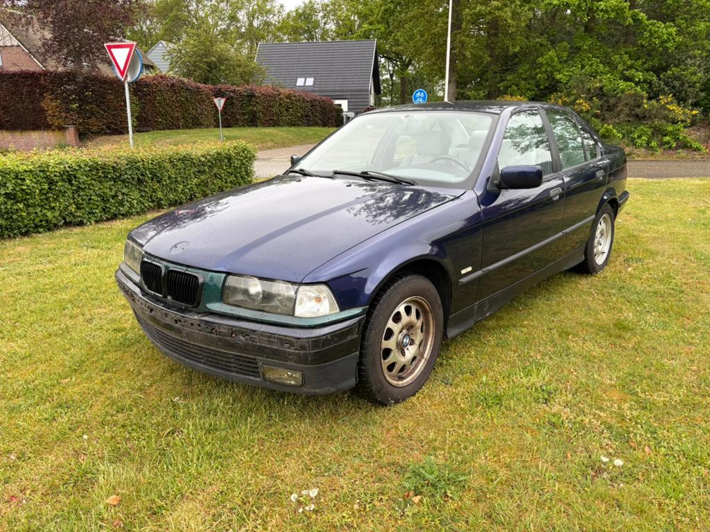 BMW E36 316i sedan voor onderdelen, Ophalen of Verzenden