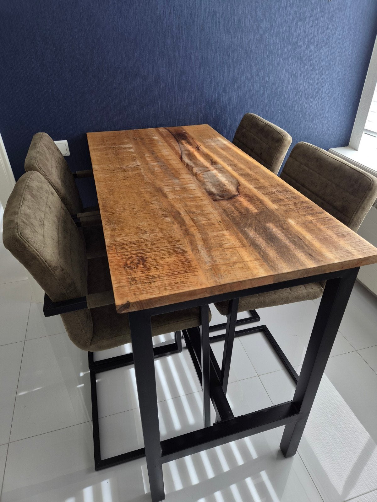 Houten bartafel met metalen onderstel - 127,5x67x105 cm, Huis en Inrichting, Gebruikt, 100 tot 150 cm, 50 tot 100 cm, Vier personen